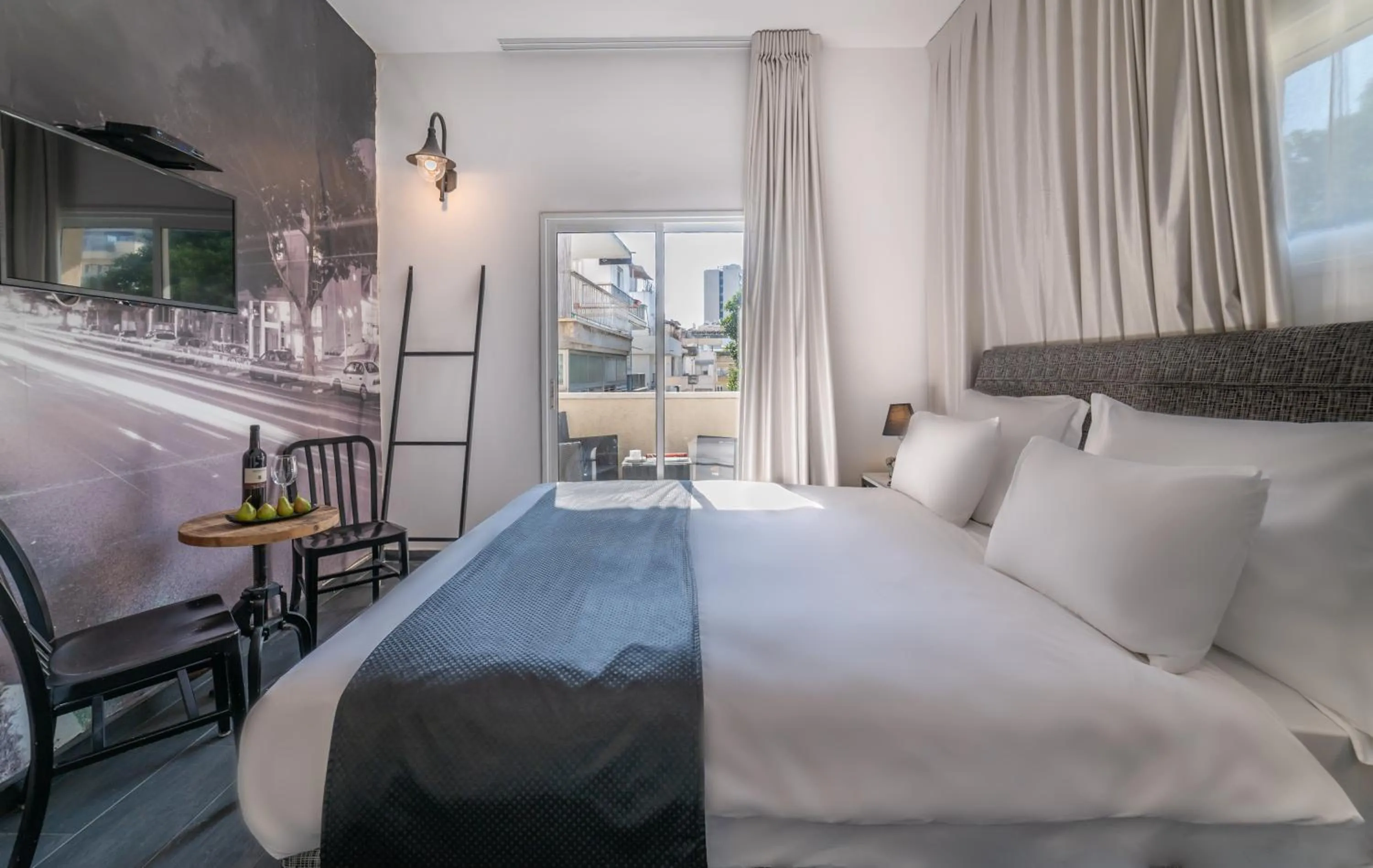 Photo of the whole room, Bed in Dizengoff Avenue Boutique Hotel