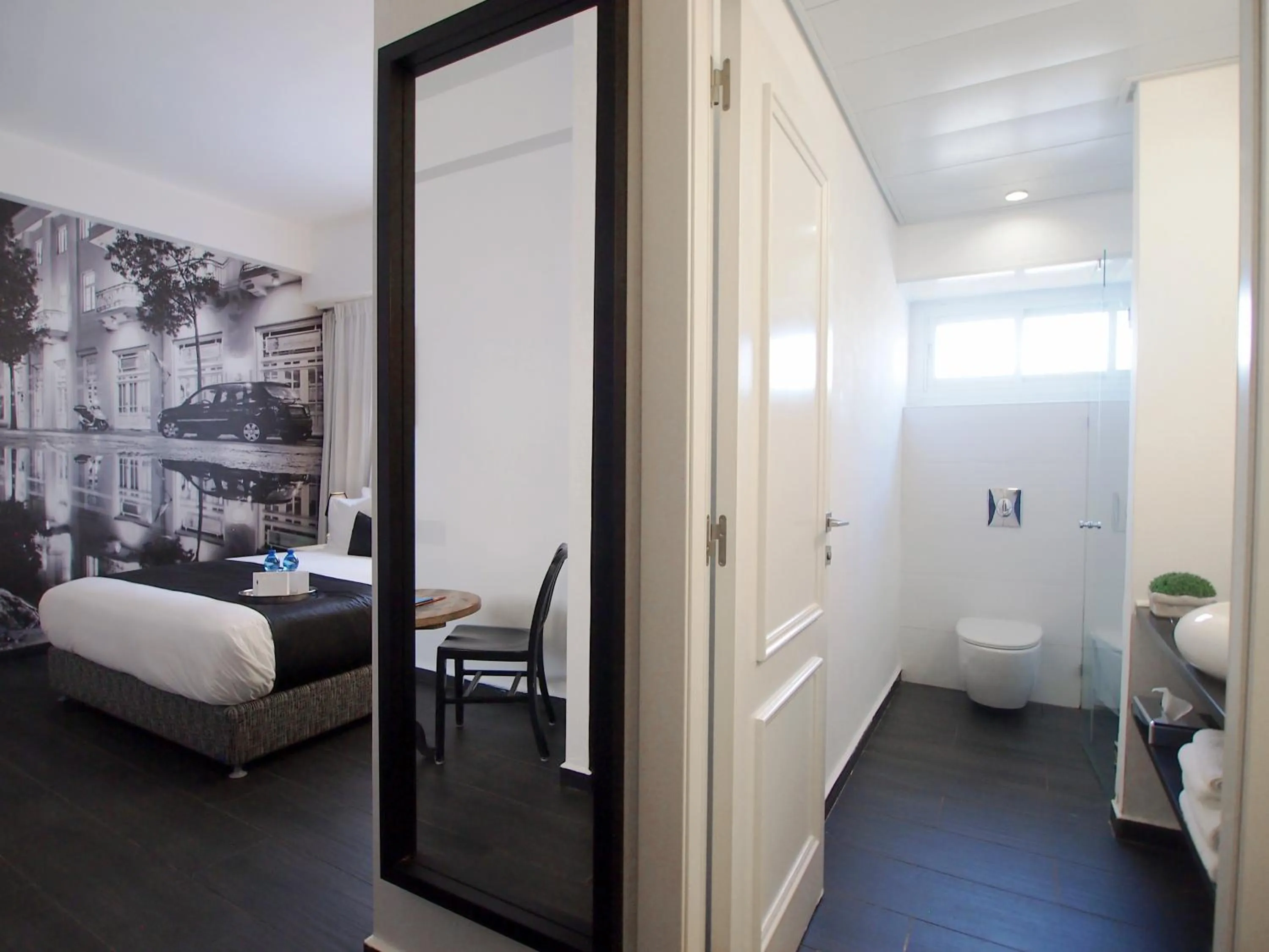 Photo of the whole room, Bed in Dizengoff Avenue Boutique Hotel