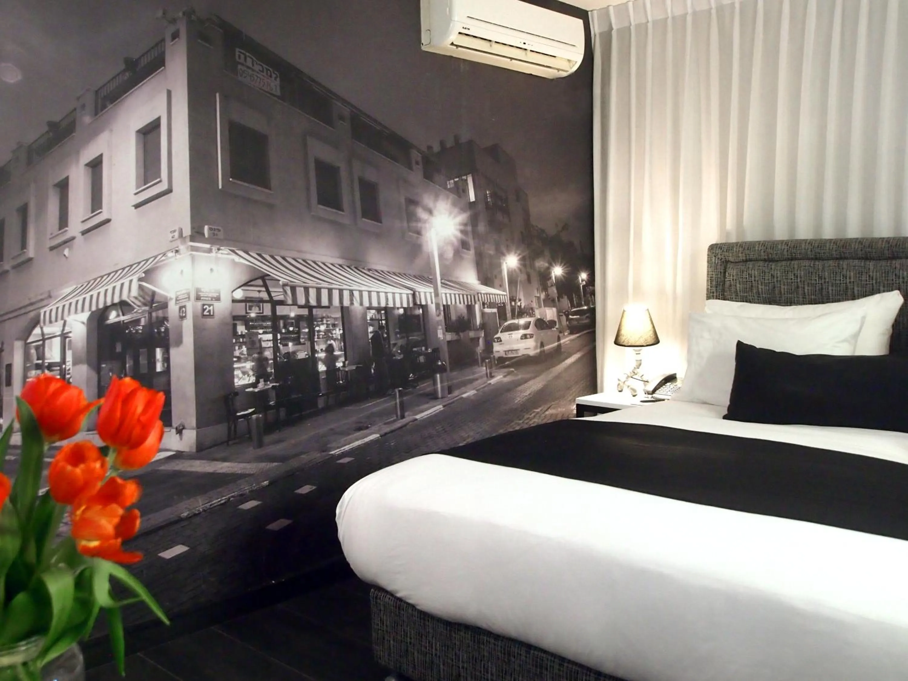 Photo of the whole room, Bed in Dizengoff Avenue Boutique Hotel