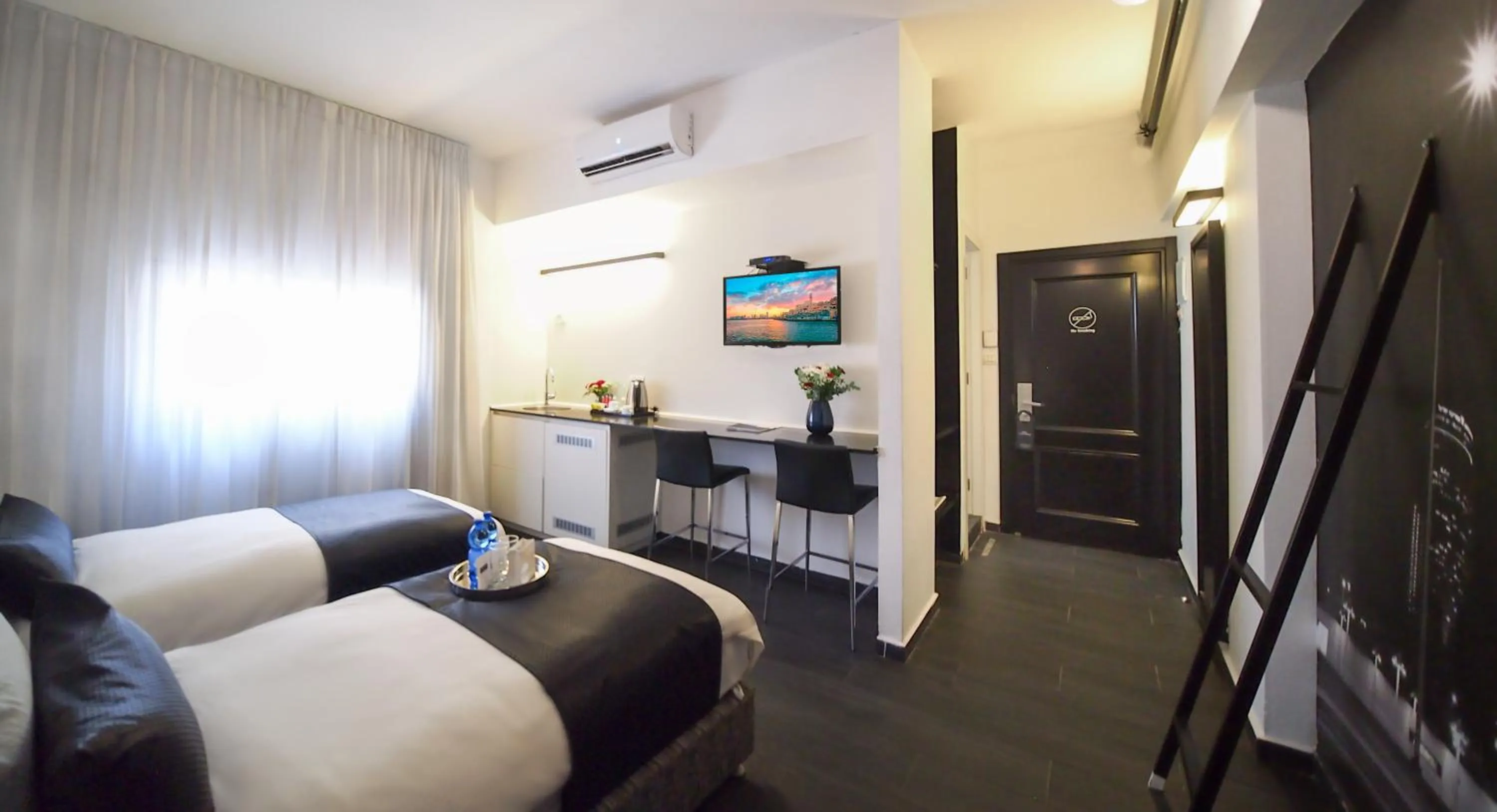 Photo of the whole room, Bed in Dizengoff Avenue Boutique Hotel
