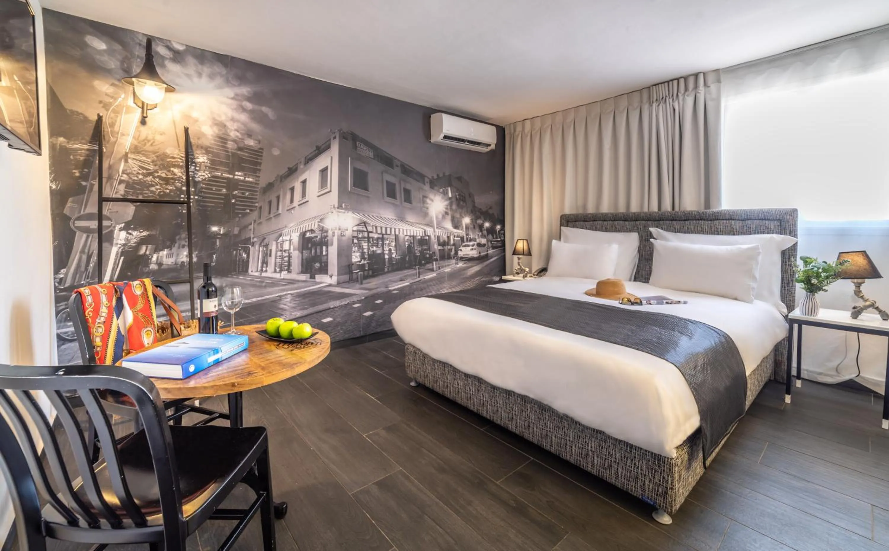 Photo of the whole room, Bed in Dizengoff Avenue Boutique Hotel