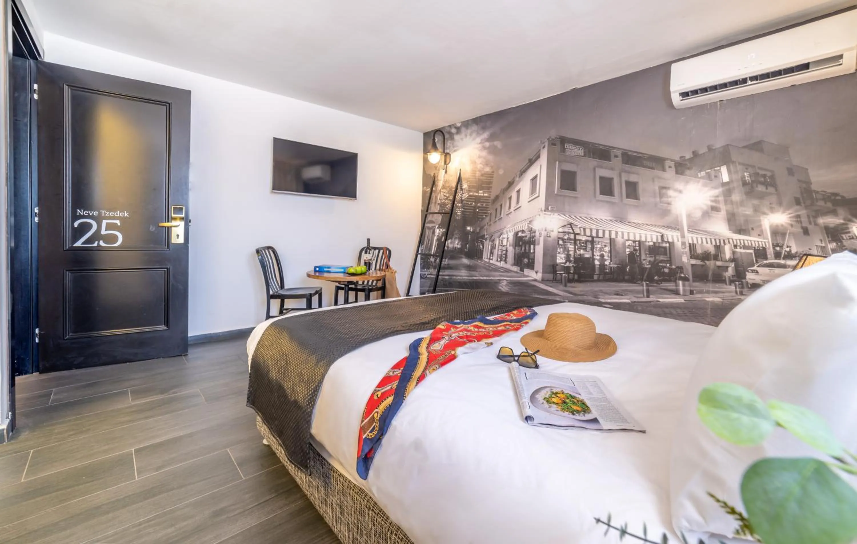 Photo of the whole room, Bed in Dizengoff Avenue Boutique Hotel