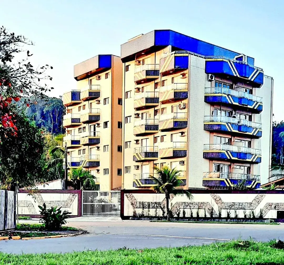 Apartamento com piscina, 300m da praia Apartamento com piscina, 300m da praia