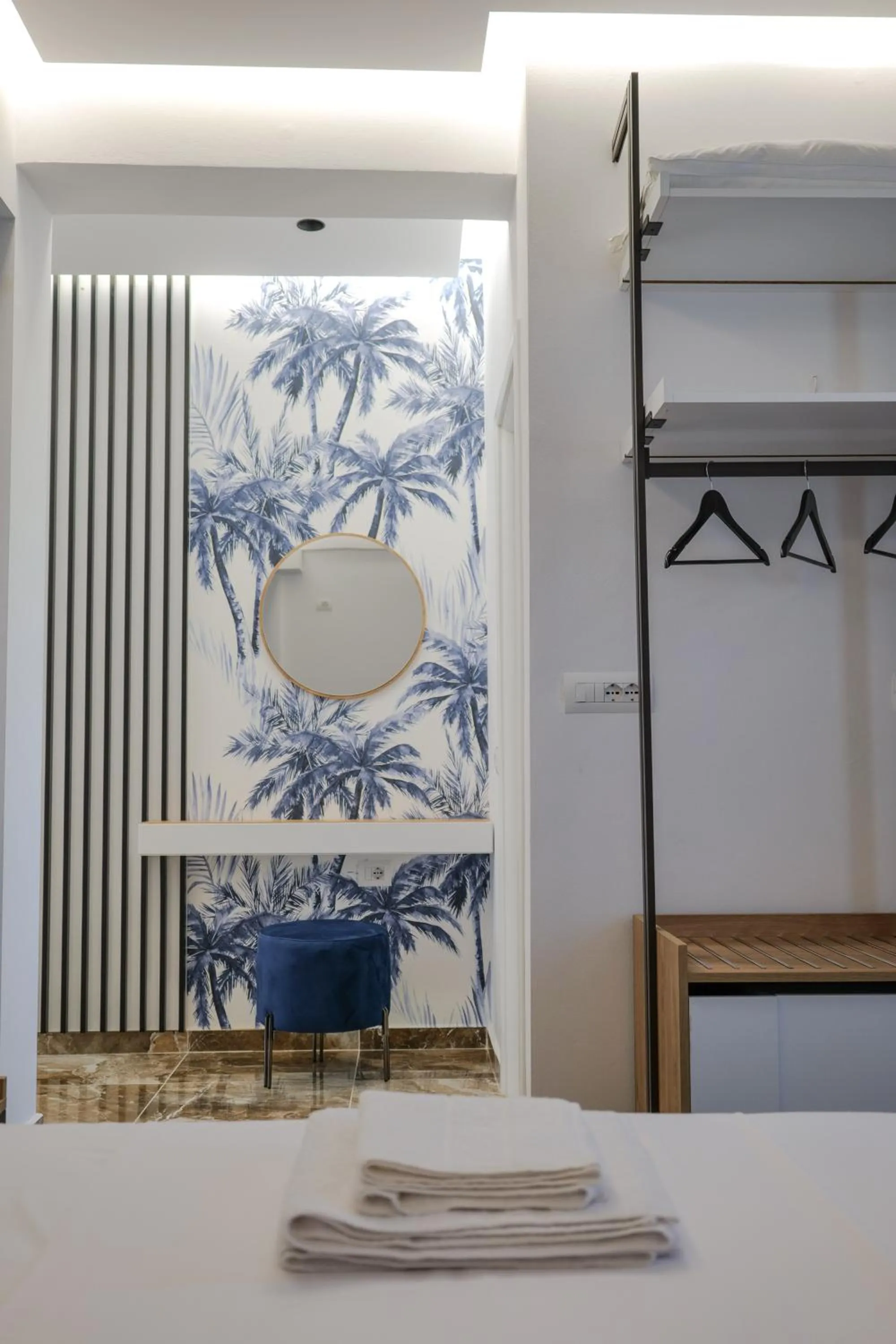 wardrobe in La Maison Boutique Hotel