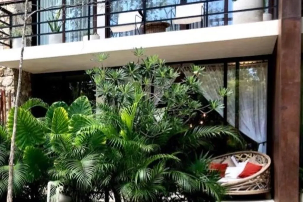 Garden in Luxury 2 BDR 2 BTH 2 Bikes Jacuzzi FibOptic WiFi.