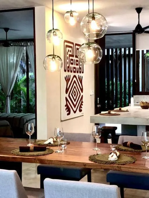 Dining area in Luxury 2 BDR 2 BTH 2 Bikes Jacuzzi FibOptic WiFi.