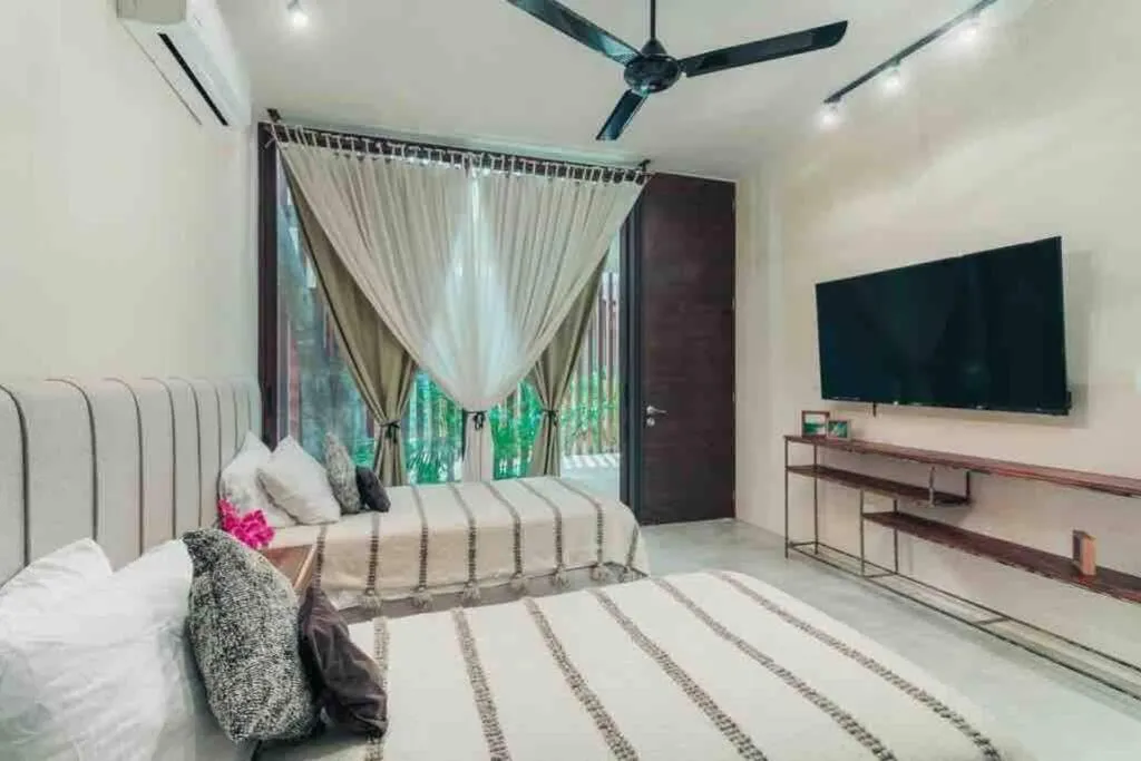 Bedroom, Bed in Luxury 2 BDR 2 BTH 2 Bikes Jacuzzi FibOptic WiFi.