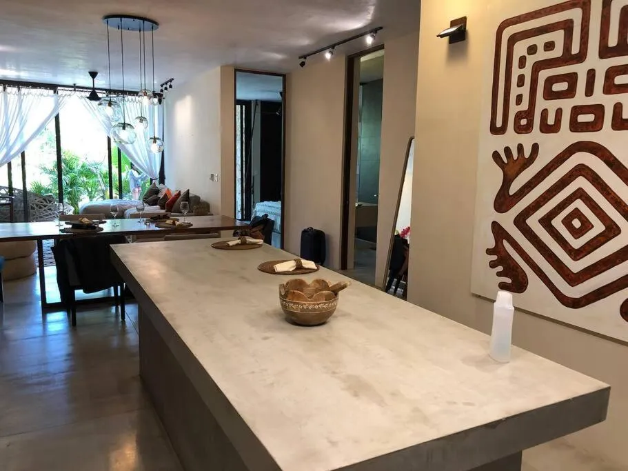 Dining area in Luxury 2 BDR 2 BTH 2 Bikes Jacuzzi FibOptic WiFi.