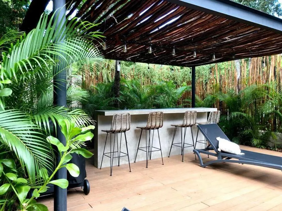 Lounge or bar in Luxury 2 BDR 2 BTH 2 Bikes Jacuzzi FibOptic WiFi.