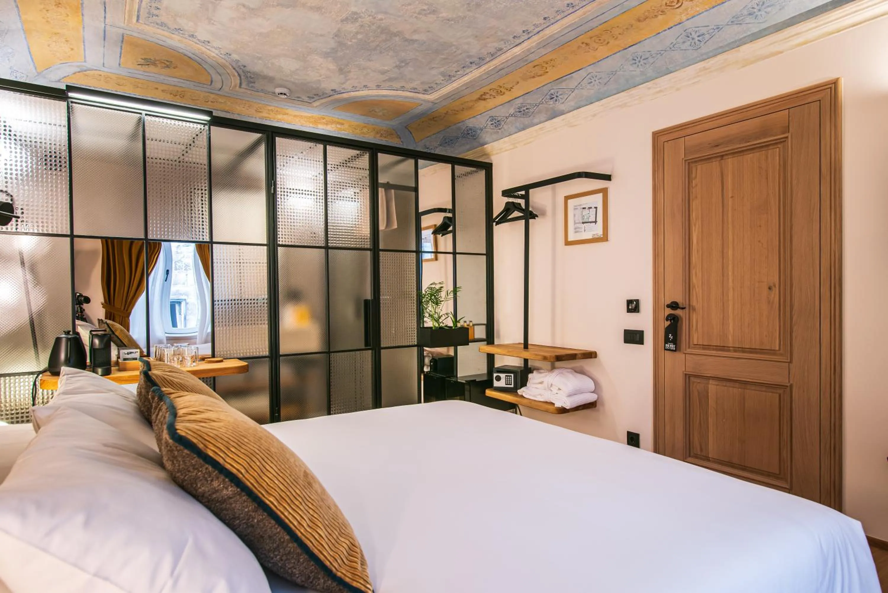 Bedroom, Bed in 7oaks Noble House