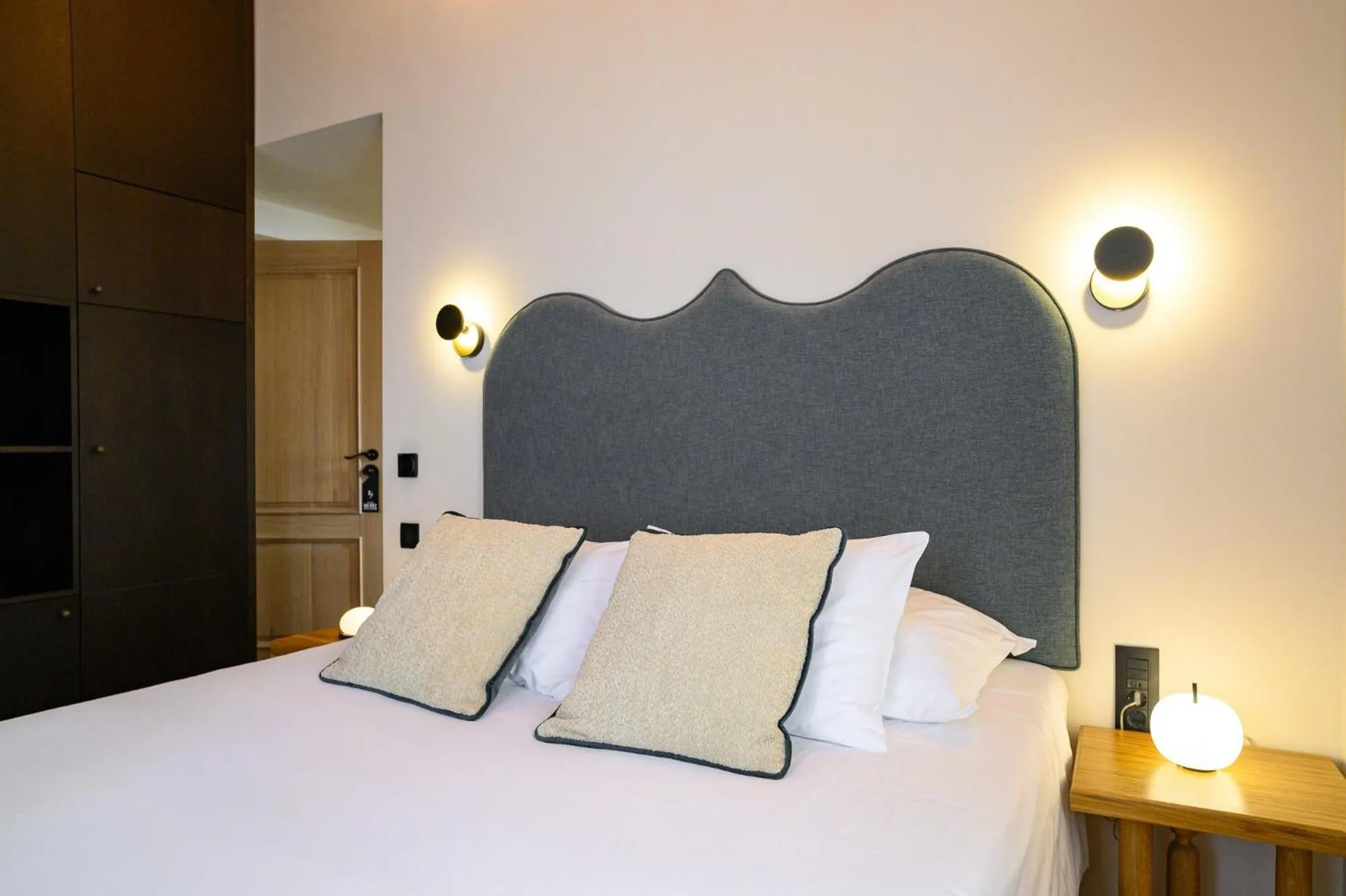 Bedroom, Bed in 7oaks Noble House