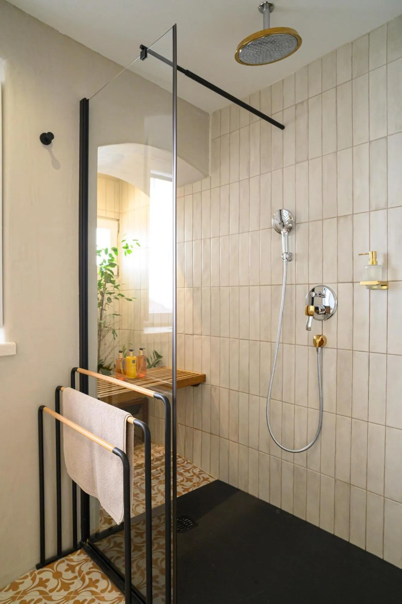 Shower in 7oaks Noble House