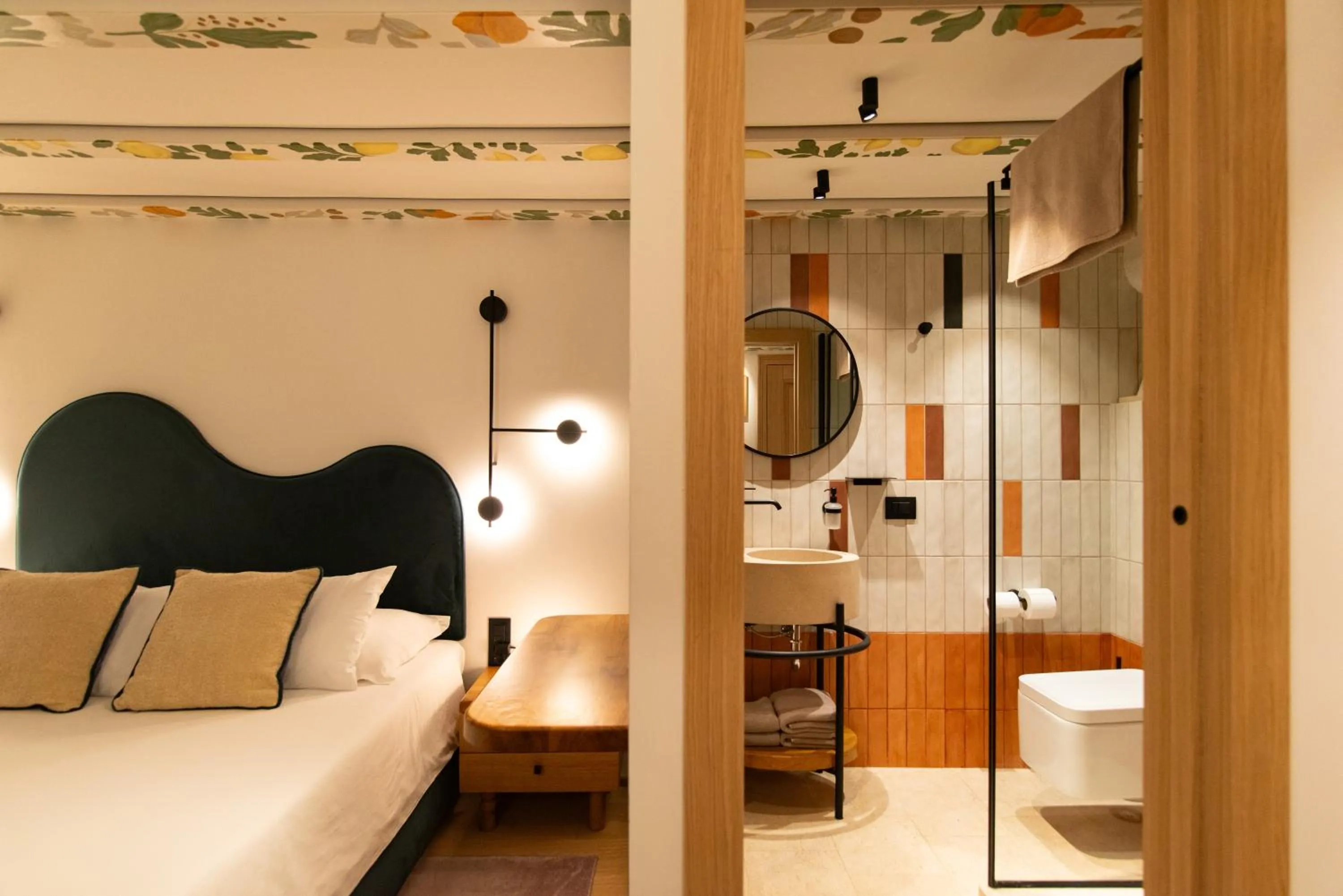 Bedroom, Bed in 7oaks Noble House