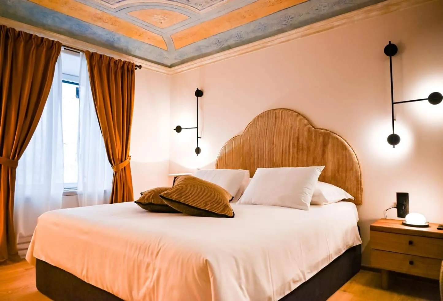 Bed in 7oaks Noble House