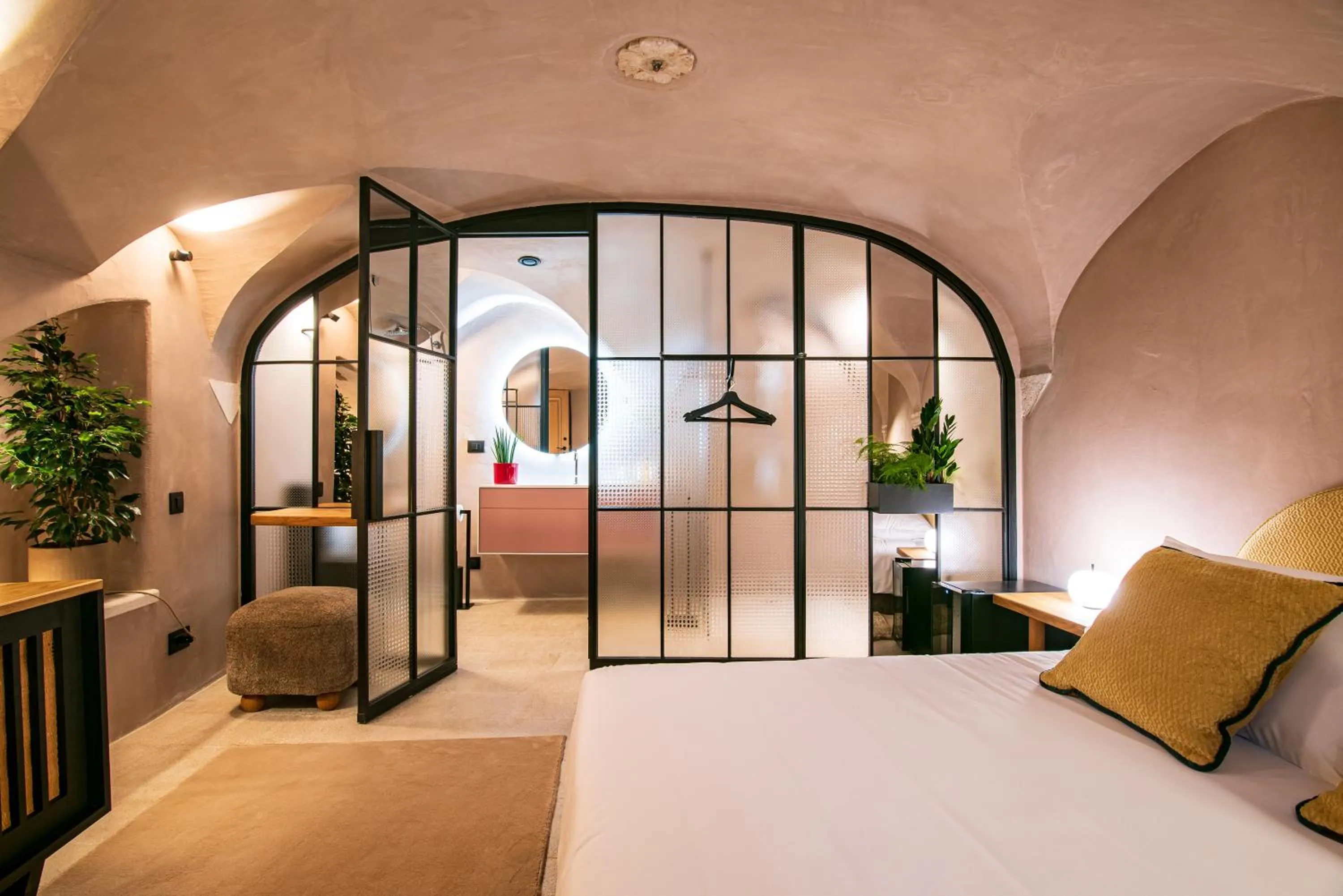 Bedroom, Bed in 7oaks Noble House