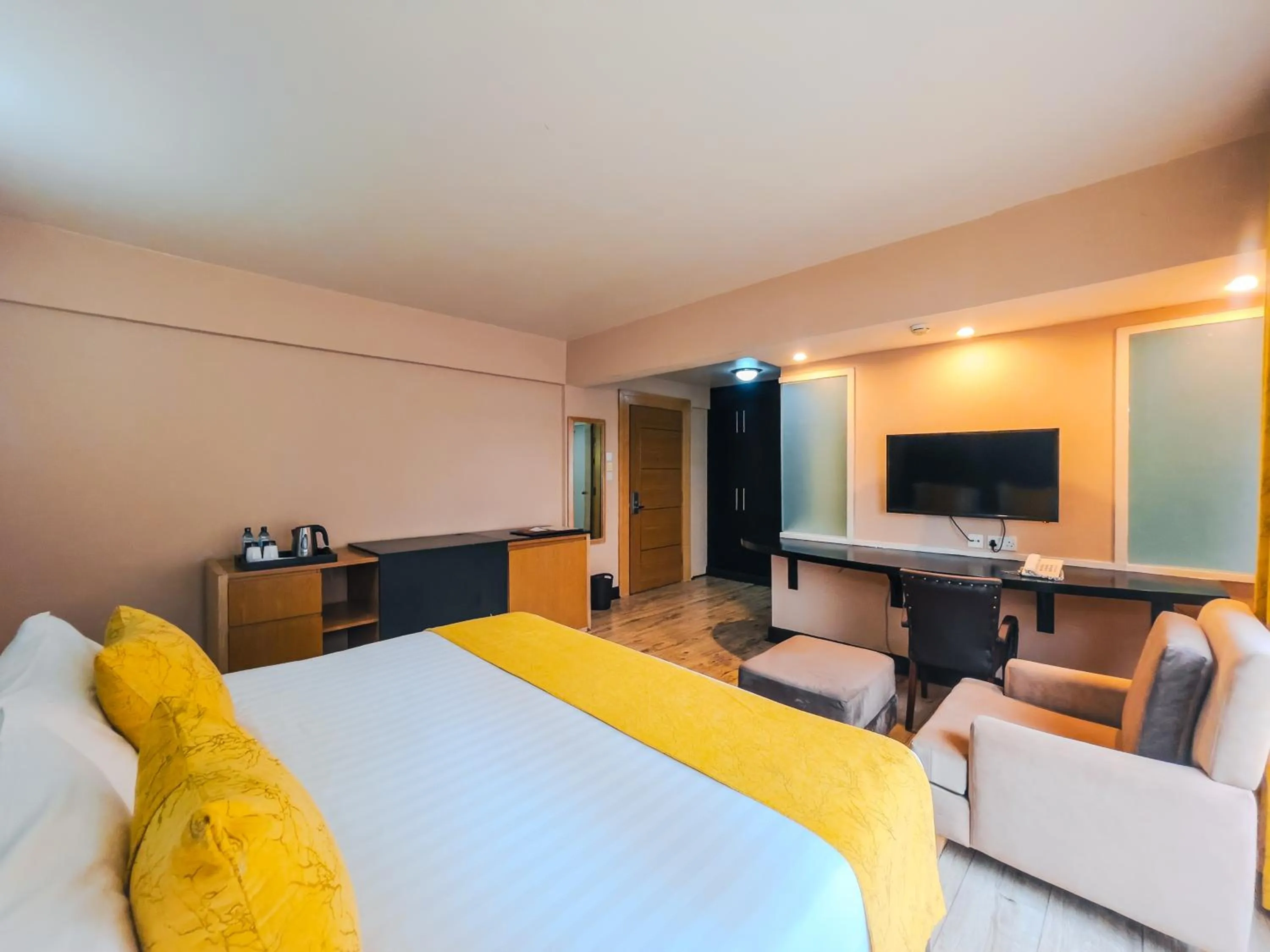 Photo of the whole room, Bed in West Wood Hotel