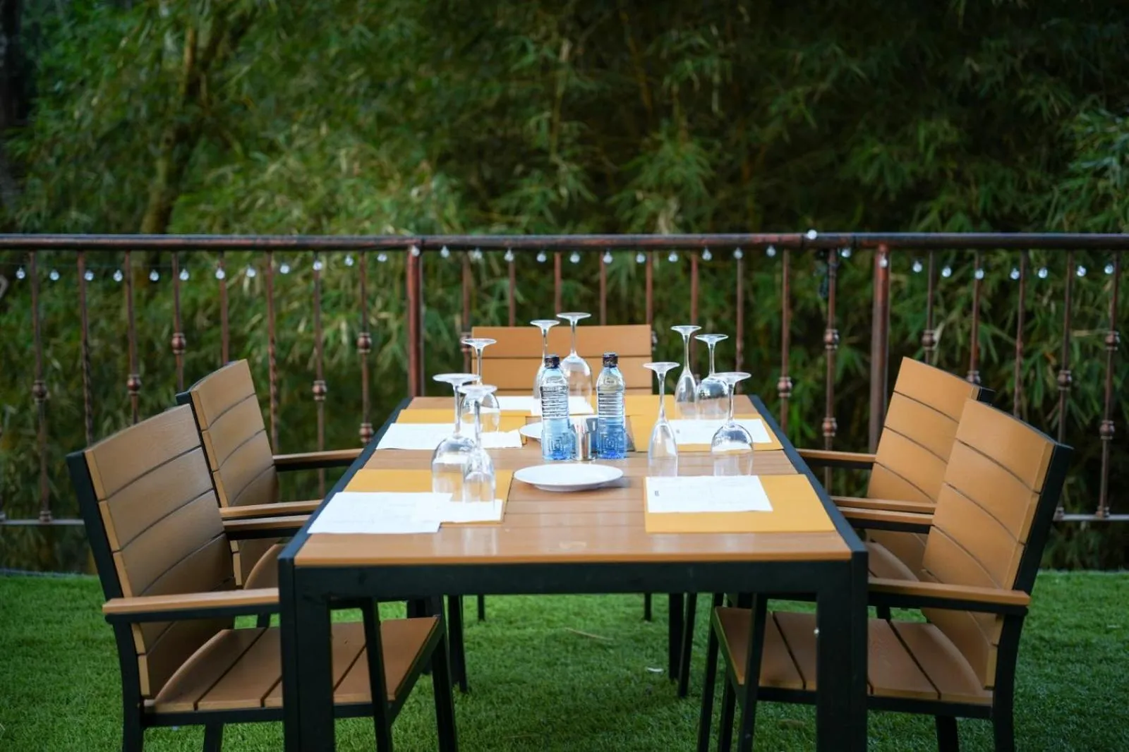 Restaurant/places to eat in West Wood Hotel