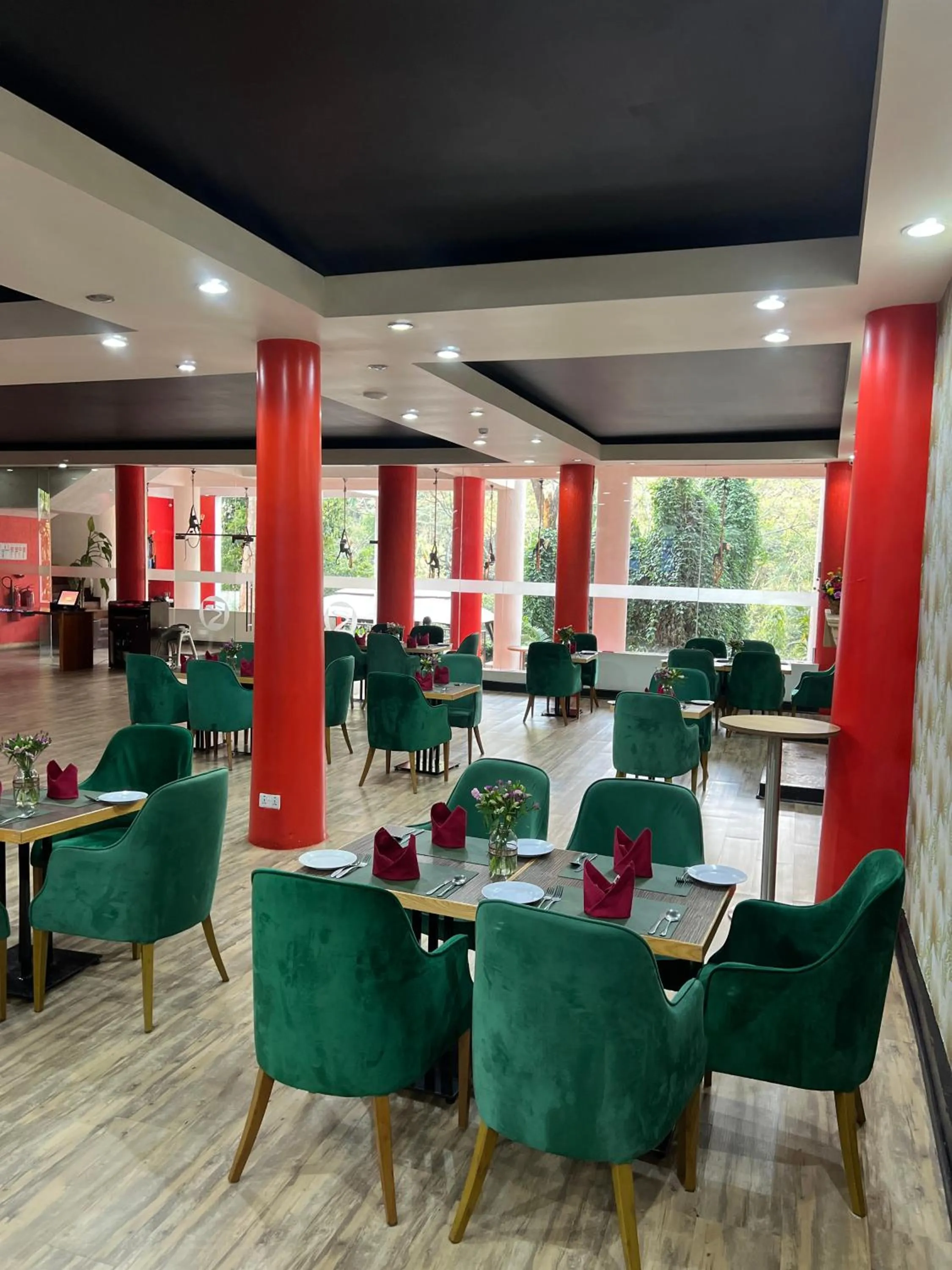 Restaurant/places to eat in West Wood Hotel