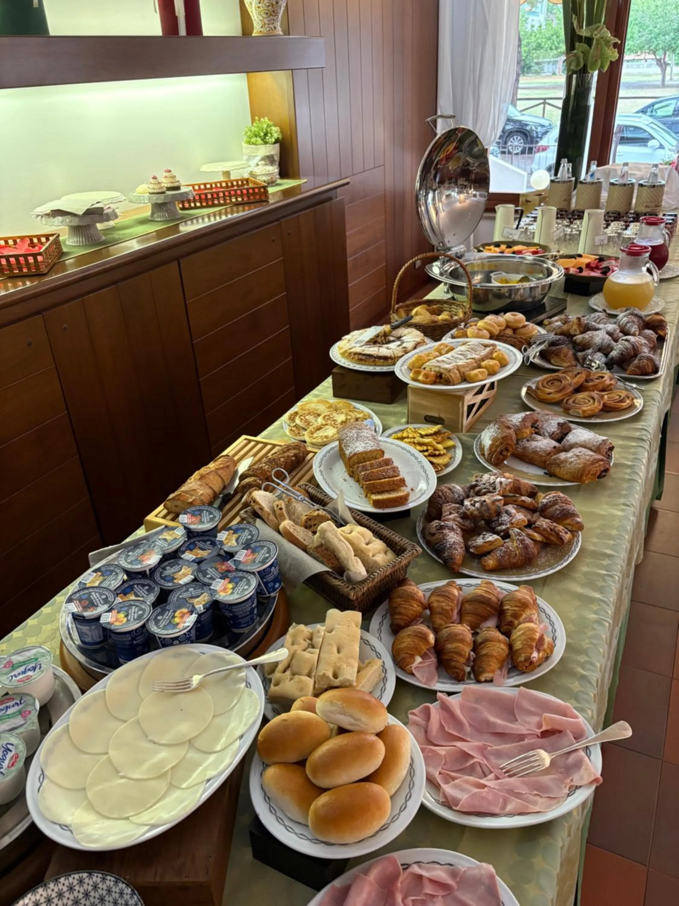 Food and drinks in Hotel Astoria