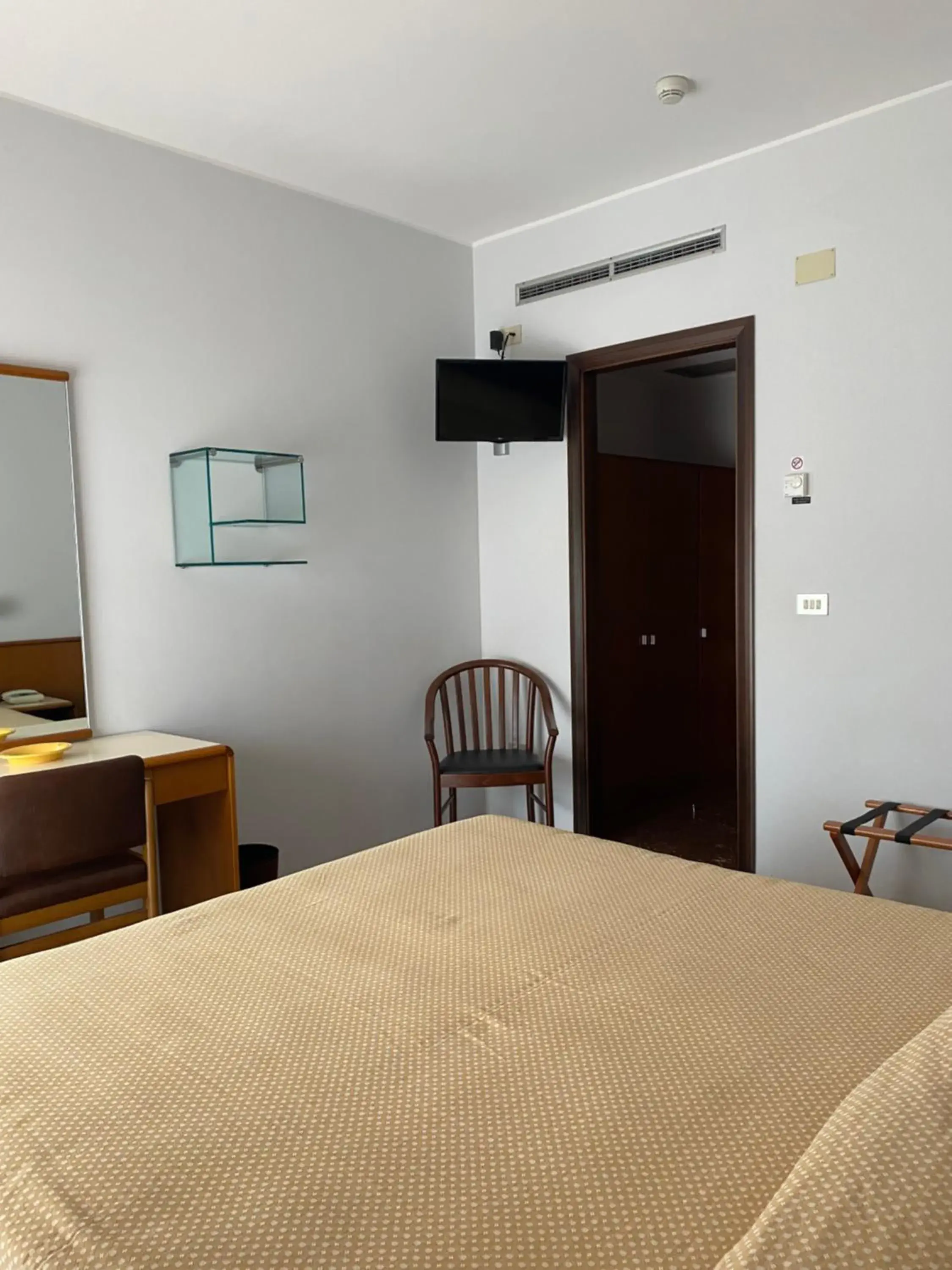 Double room with balcony, sea and park view - single occupancy in Hotel Astoria Double room with balcony, sea and park view - single occupancy in Hotel Astoria