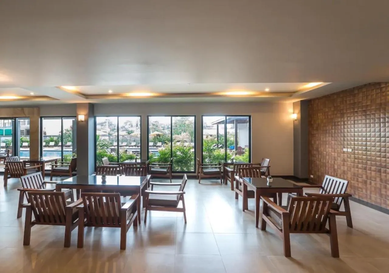 Restaurant/places to eat in Savotel Hotel