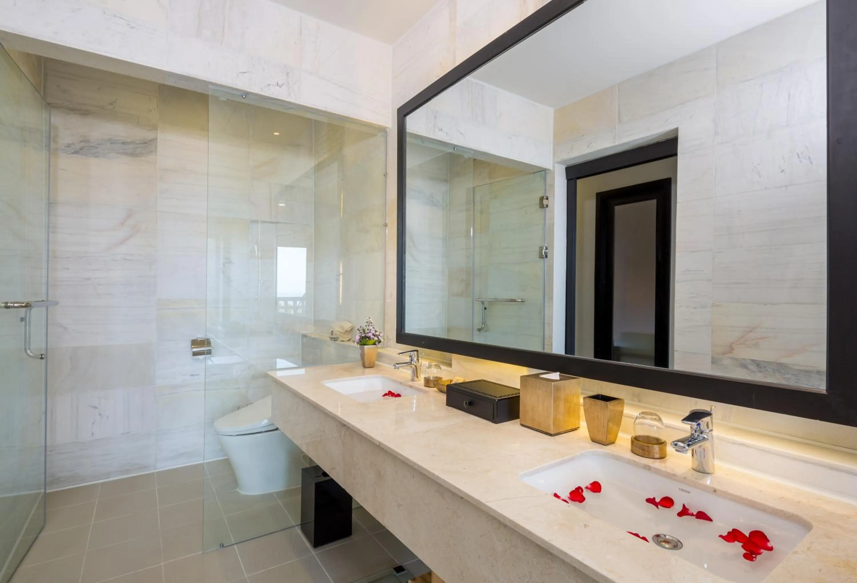 Toilet in Grandvrio Ocean Resort Danang