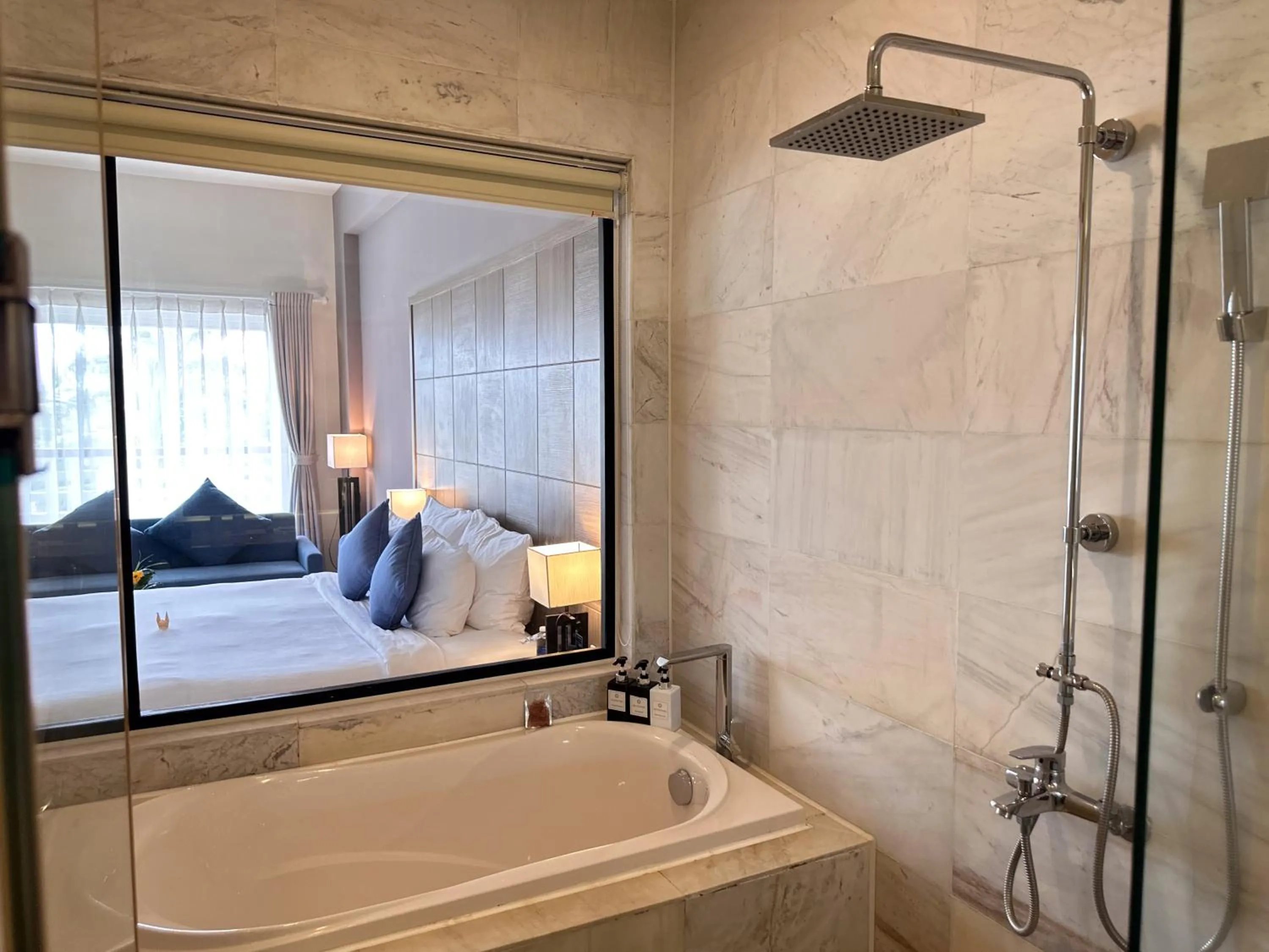 Bathroom, Bed in Grandvrio Ocean Resort Danang