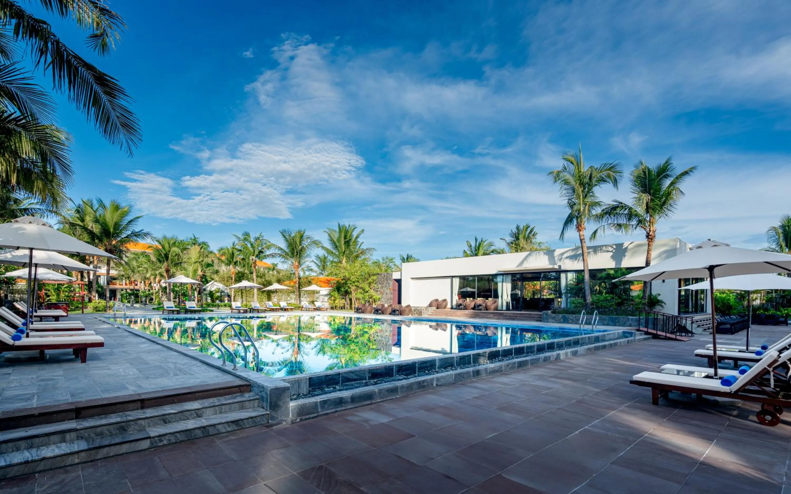 Swimming pool in Grandvrio Ocean Resort Danang