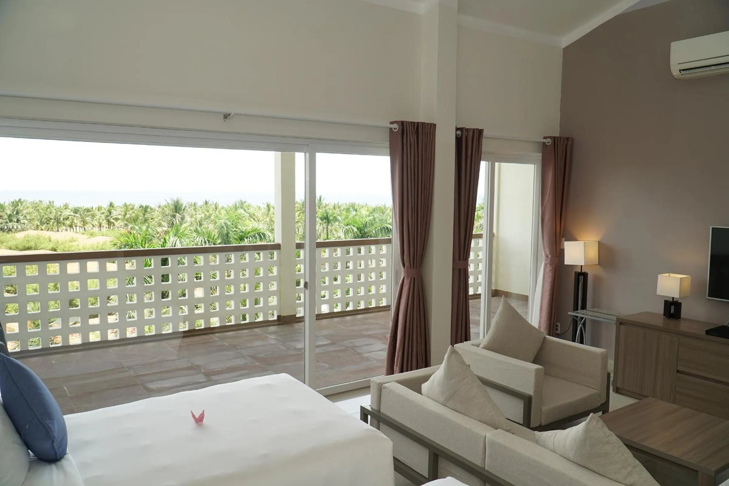 View (from property/room), Bed in Grandvrio Ocean Resort Danang