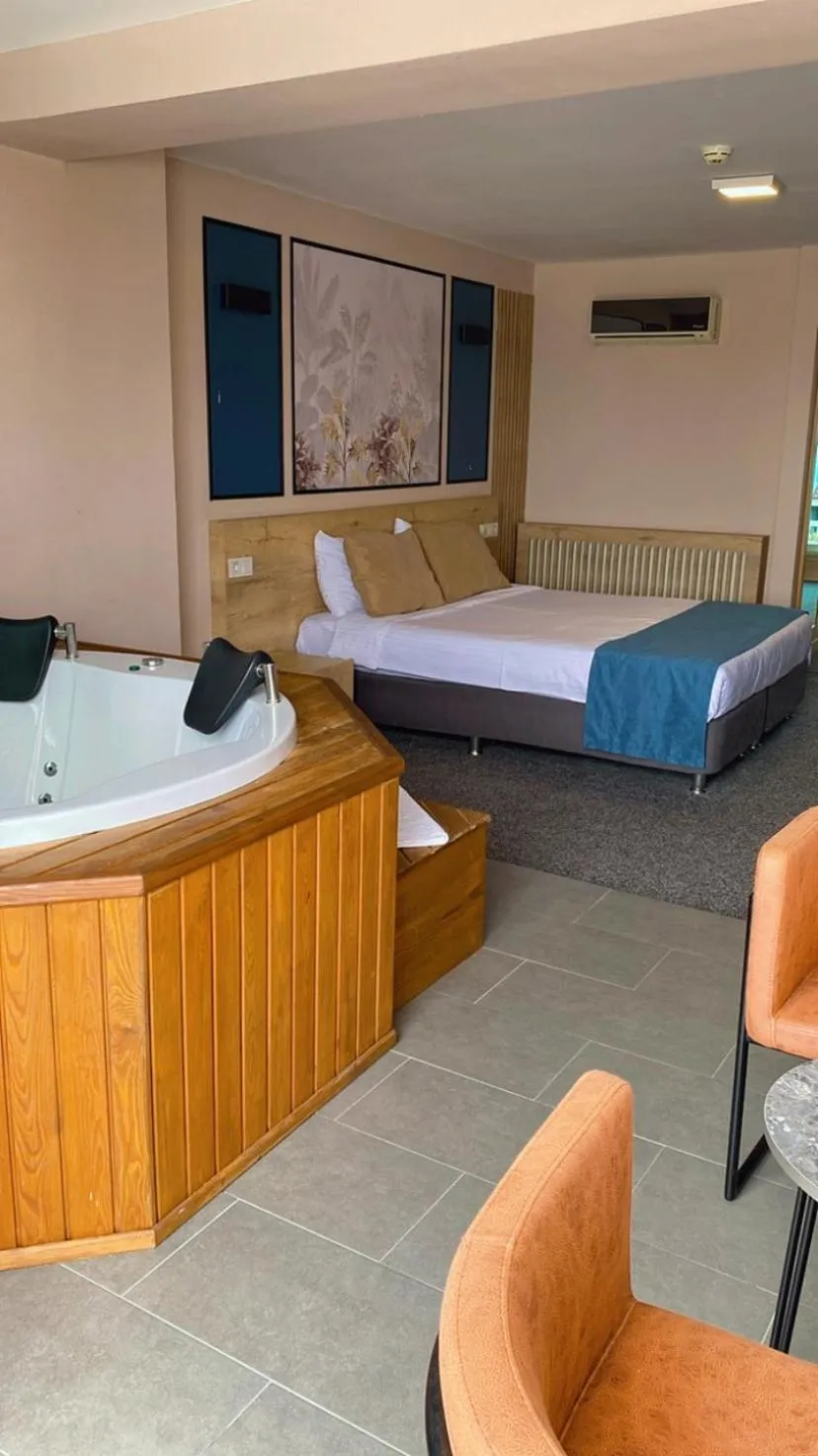 Shower, Bed in Zeytin Bahcesi Hotel