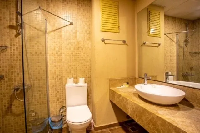 Shower in Zeytin Bahcesi Hotel