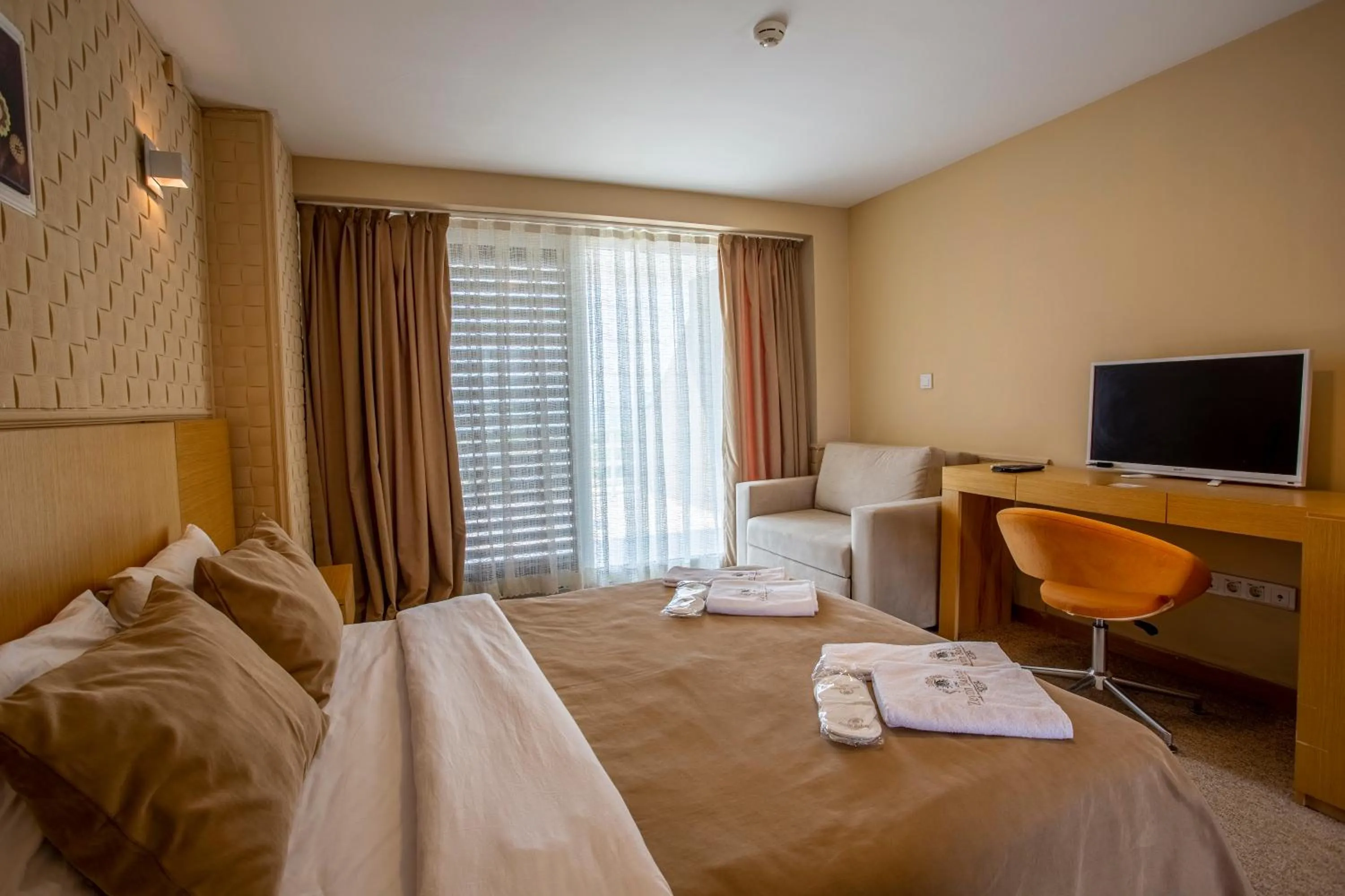 Balcony/Terrace, Bed in Zeytin Bahcesi Hotel