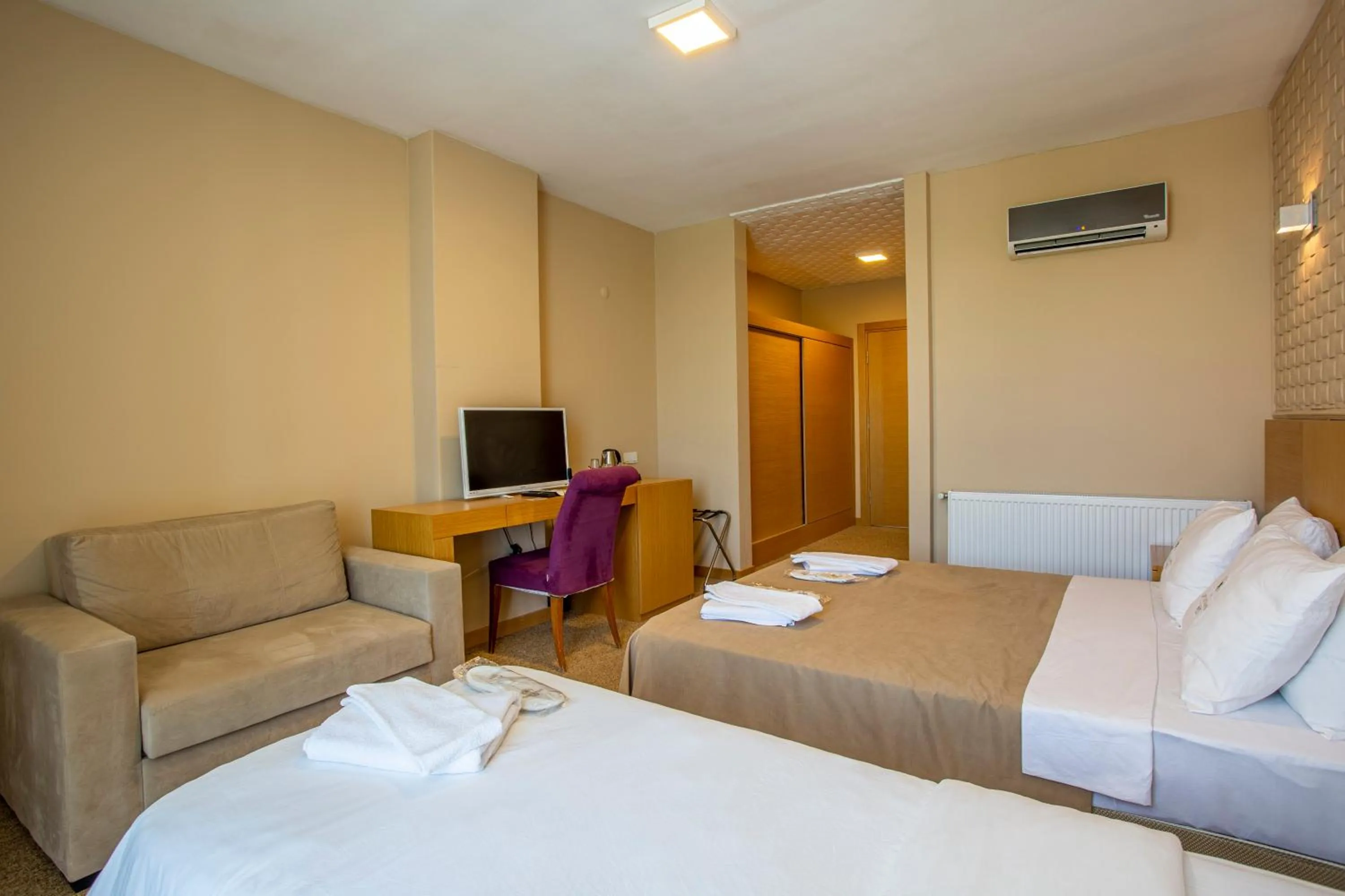 Photo of the whole room, Bed in Zeytin Bahcesi Hotel