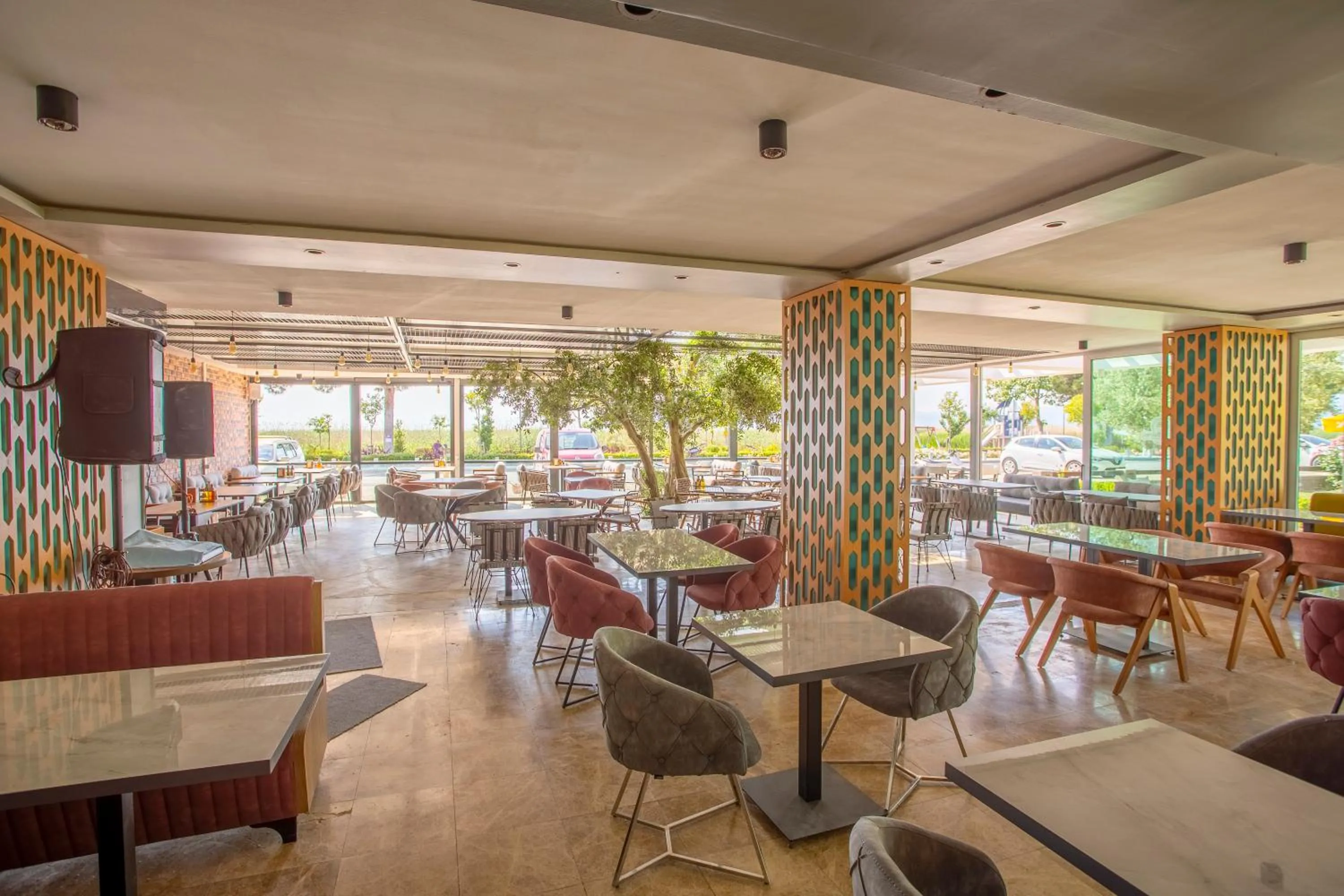 Restaurant/places to eat in Zeytin Bahcesi Hotel