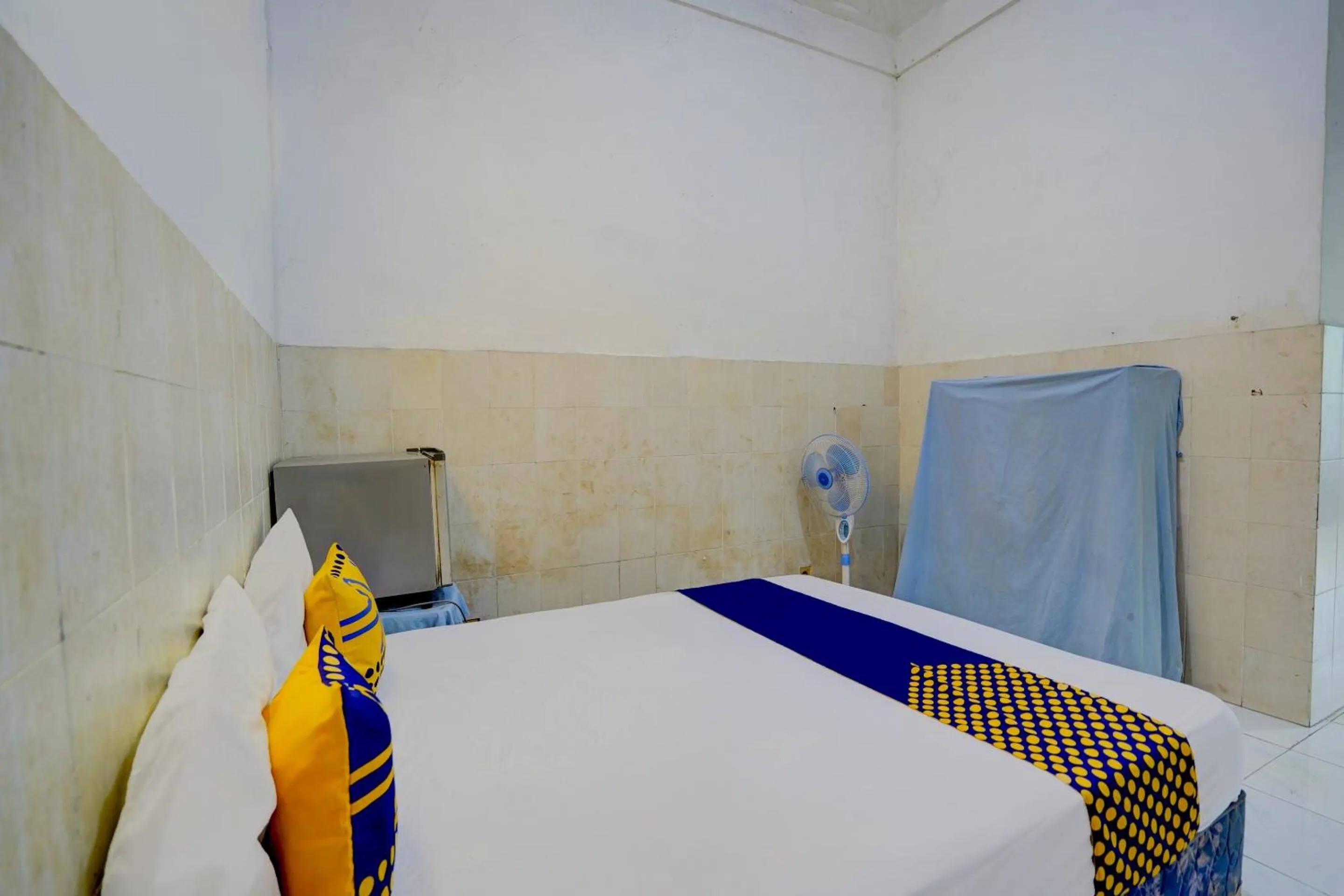 Bedroom, Bed in Hotel O Homestay Kedamean