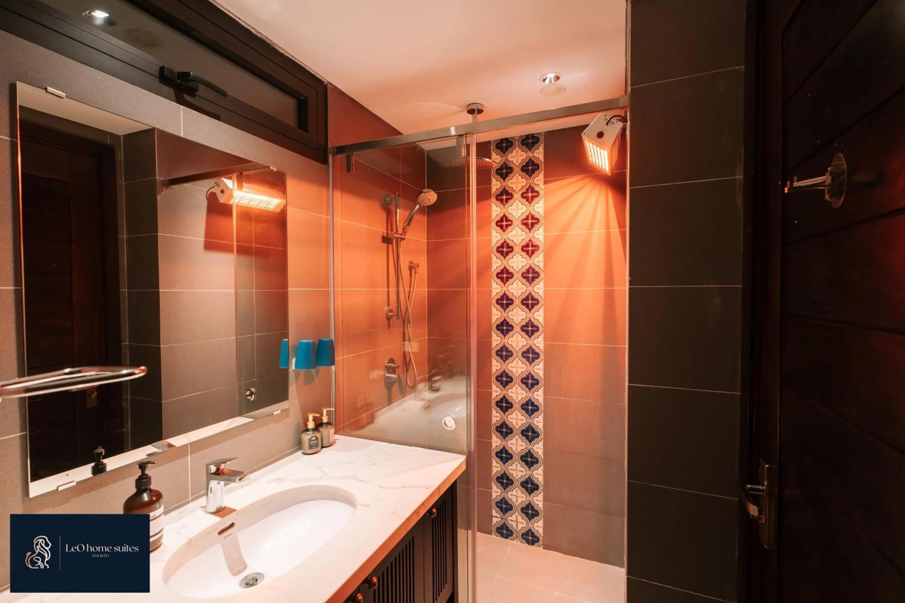 Shower in High-ser Apt w Greenview, Projector and 2BR incenter - So warmly and spacious