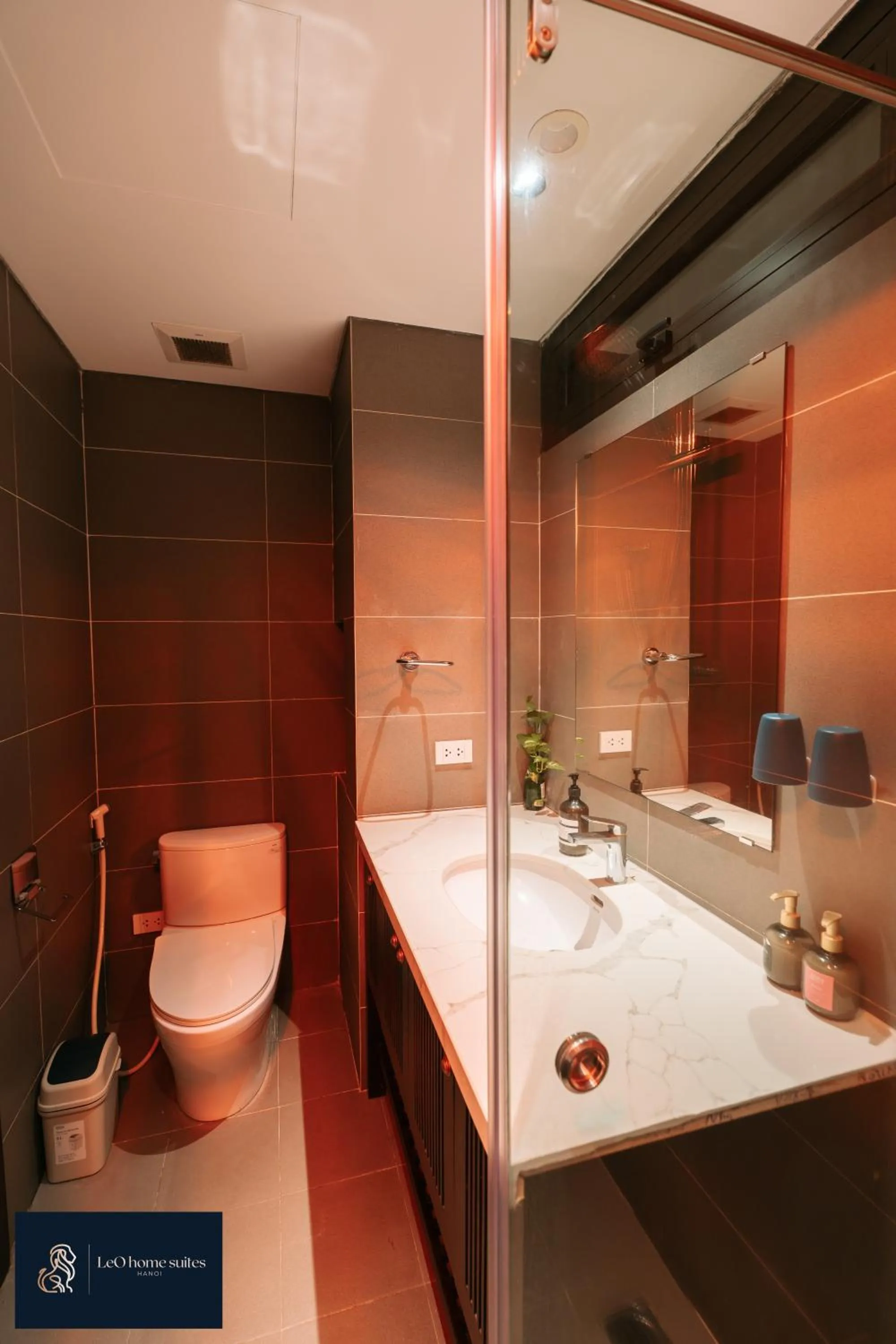 Shower in High-ser Apt w Greenview, Projector and 2BR incenter - So warmly and spacious