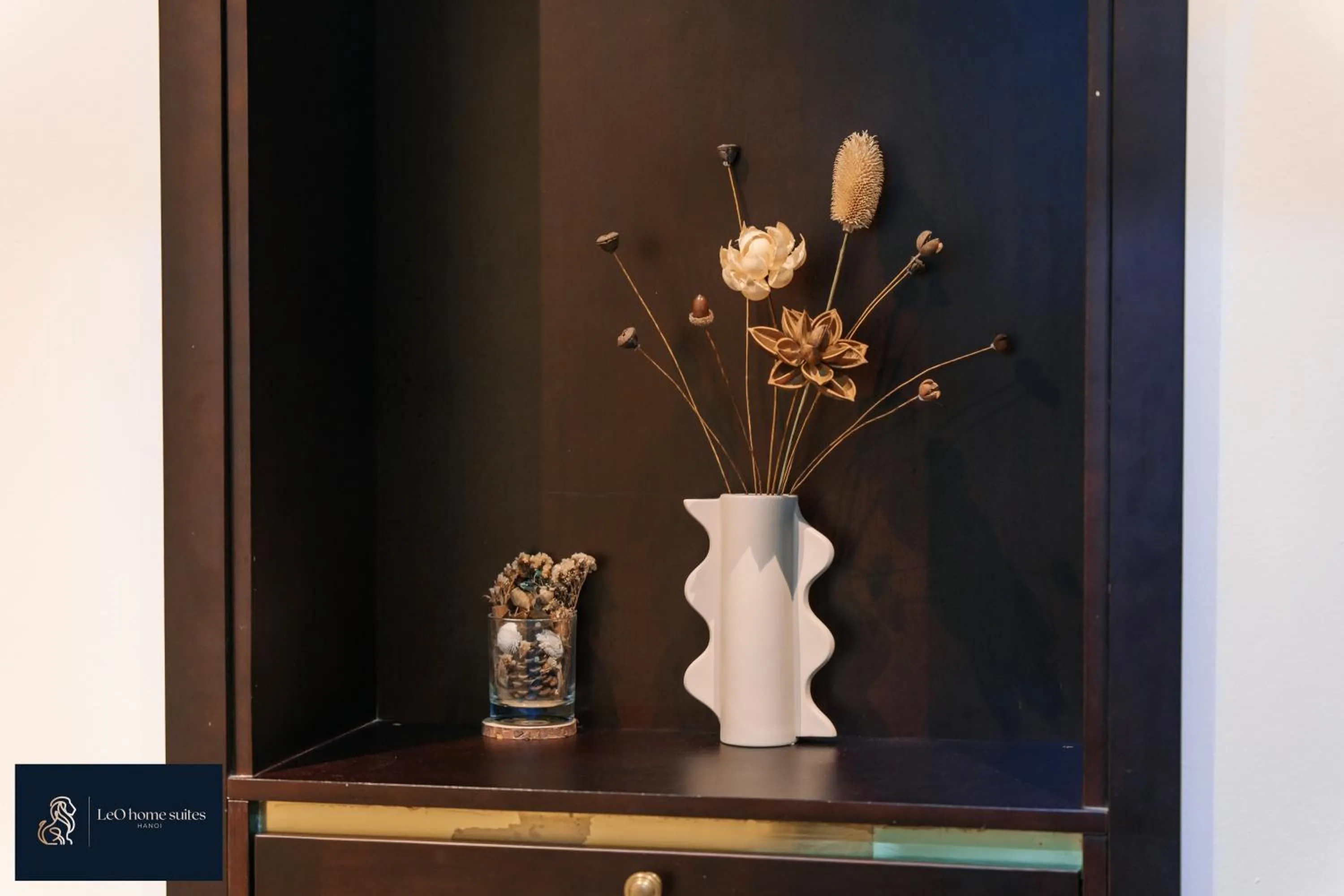 Decorative detail in High-ser Apt w Greenview, Projector and 2BR incenter - So warmly and spacious