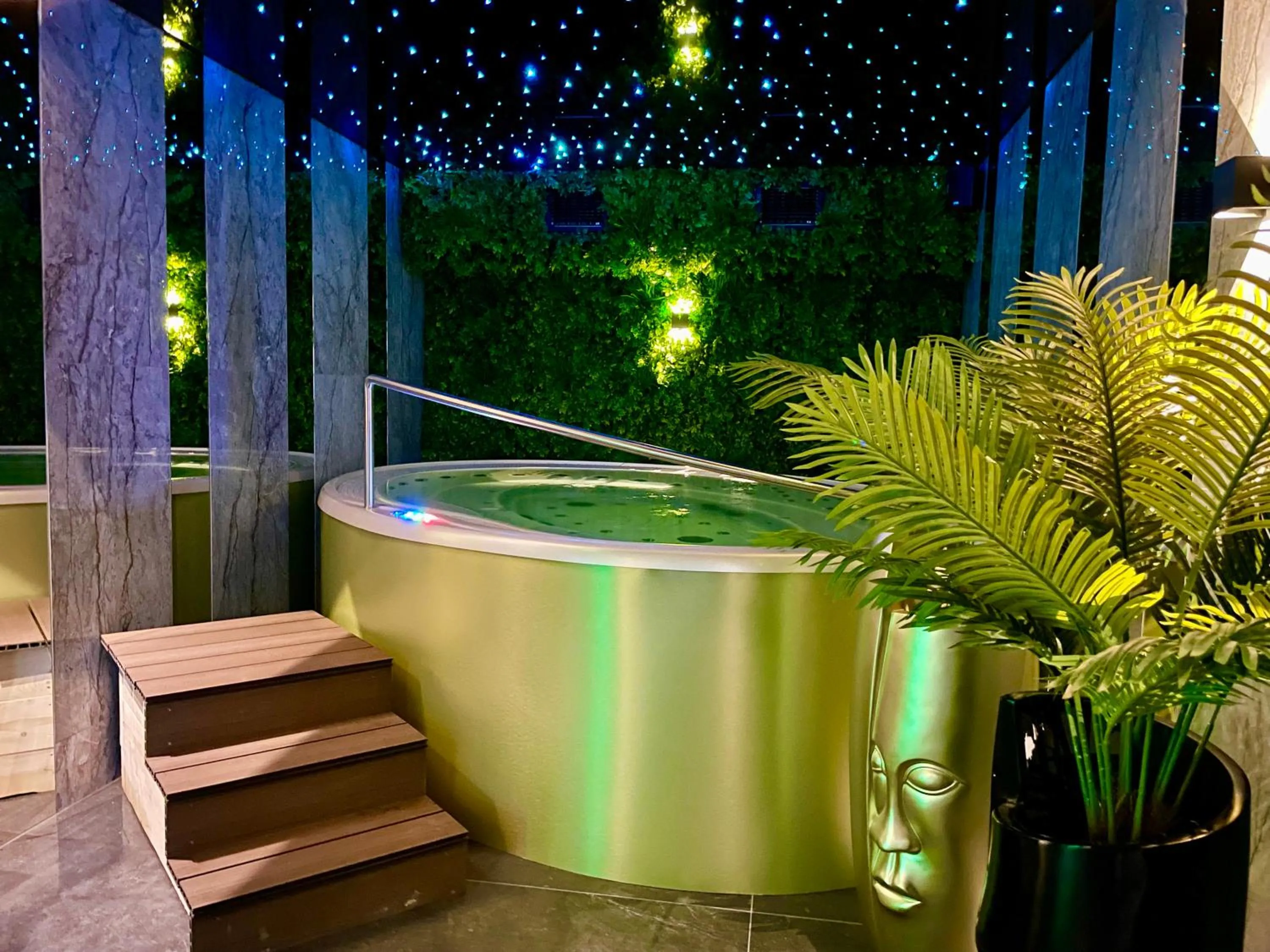 Hot Tub in Apart-Center Złota Residence