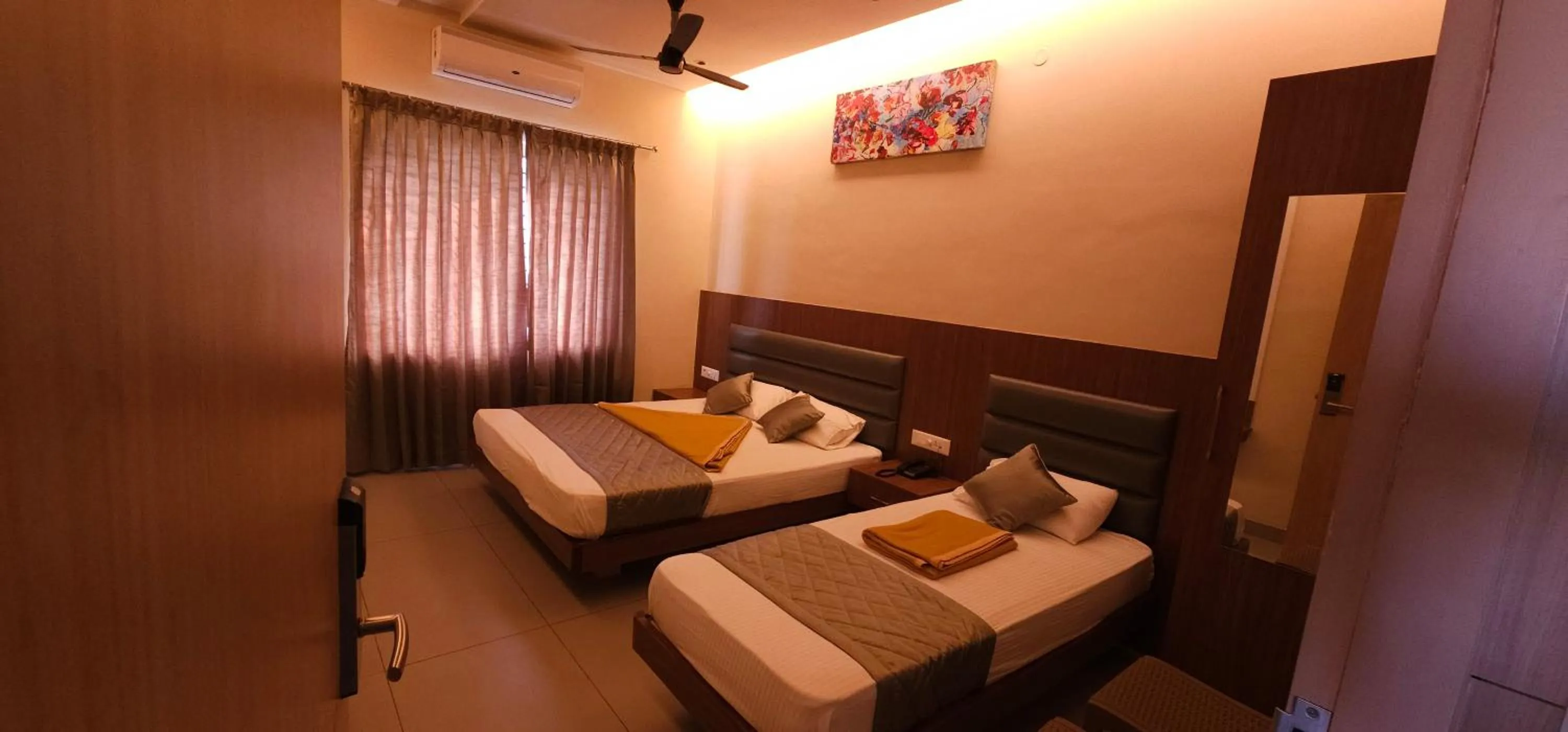 Photo of the whole room in ELITE RESIDENCY