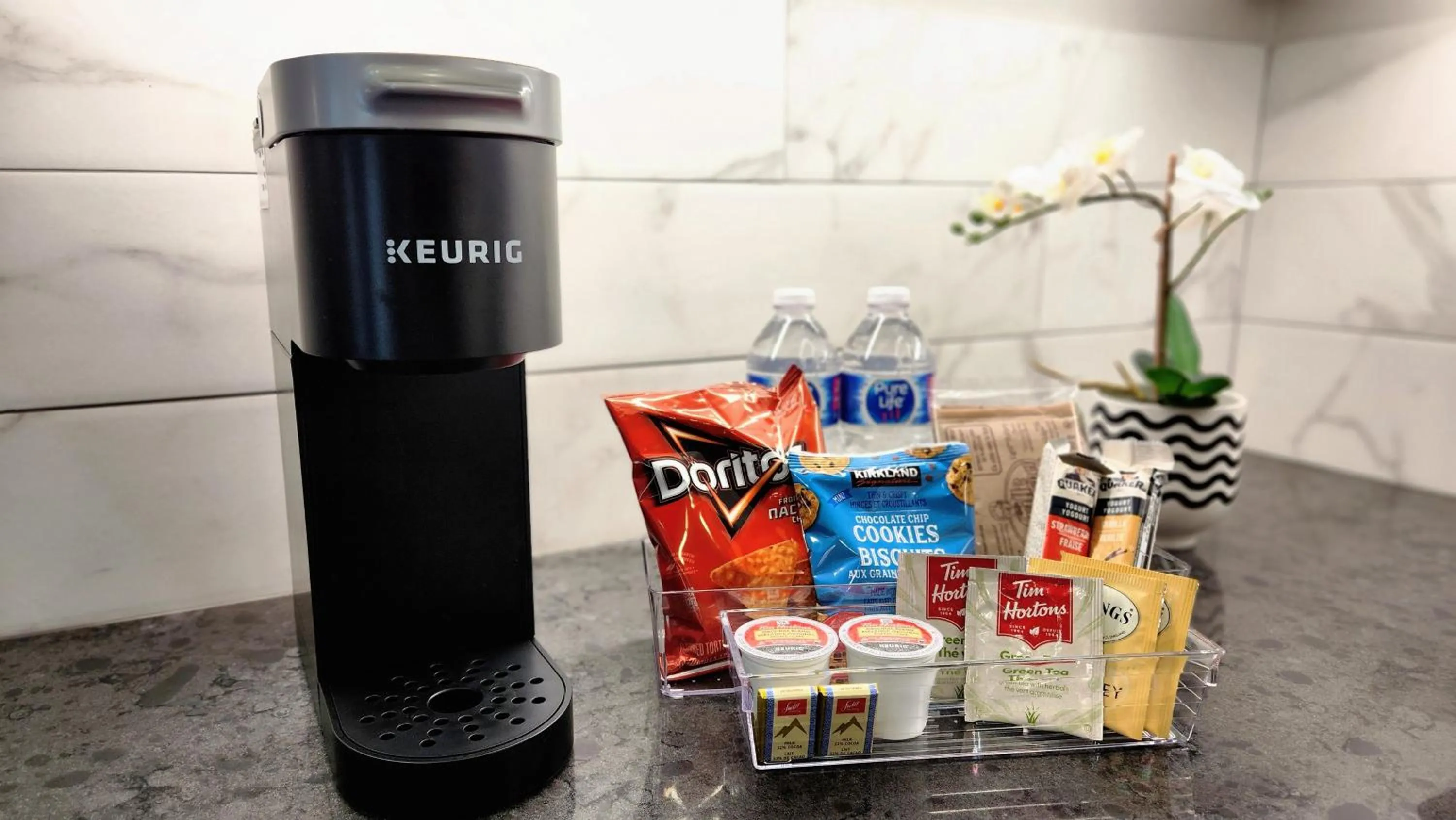 Coffee/tea facilities in The Cozy Cove Modern King-Bedroom Full Apartment