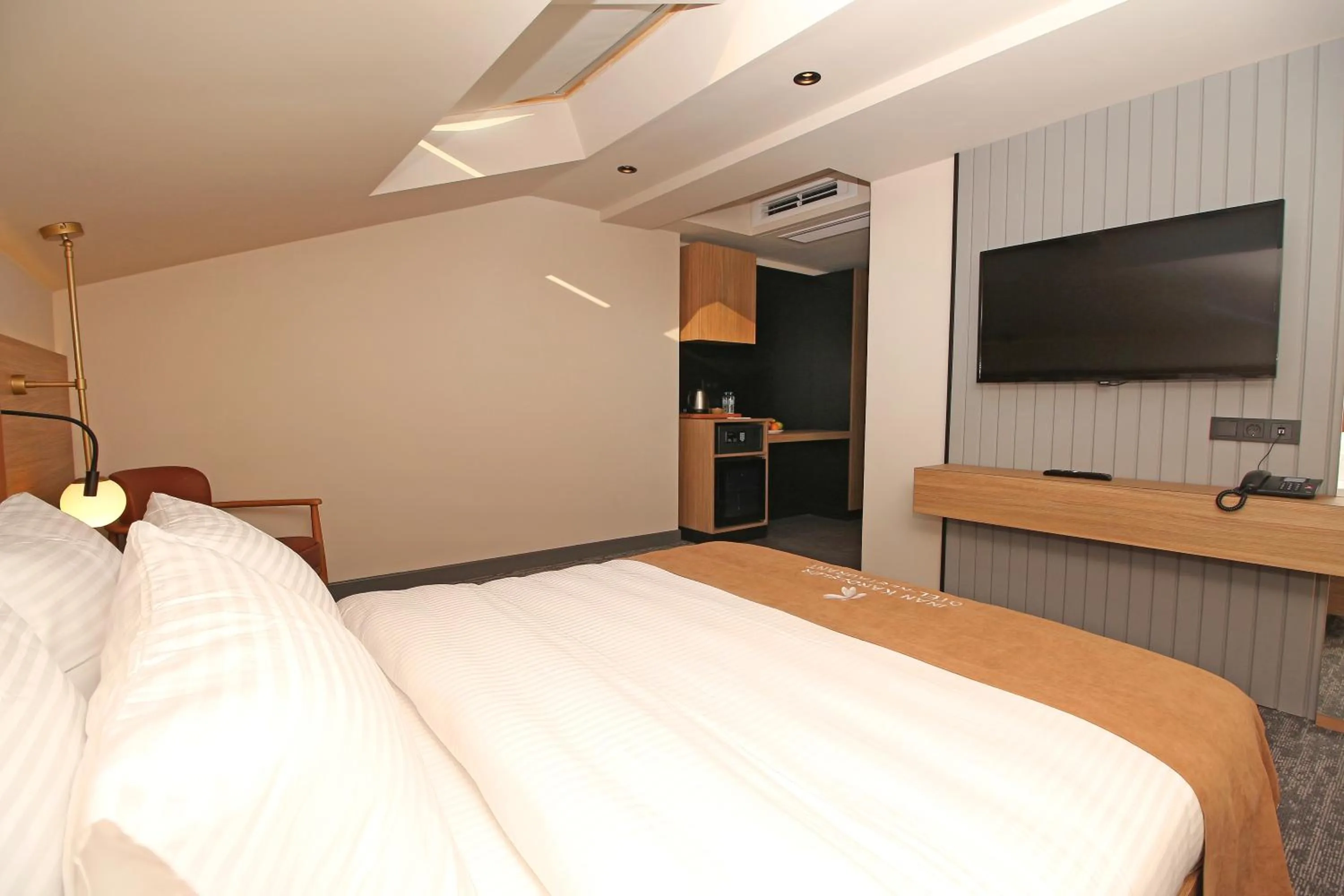 Communal lounge/ TV room, Bed in İnanlar City Hotel