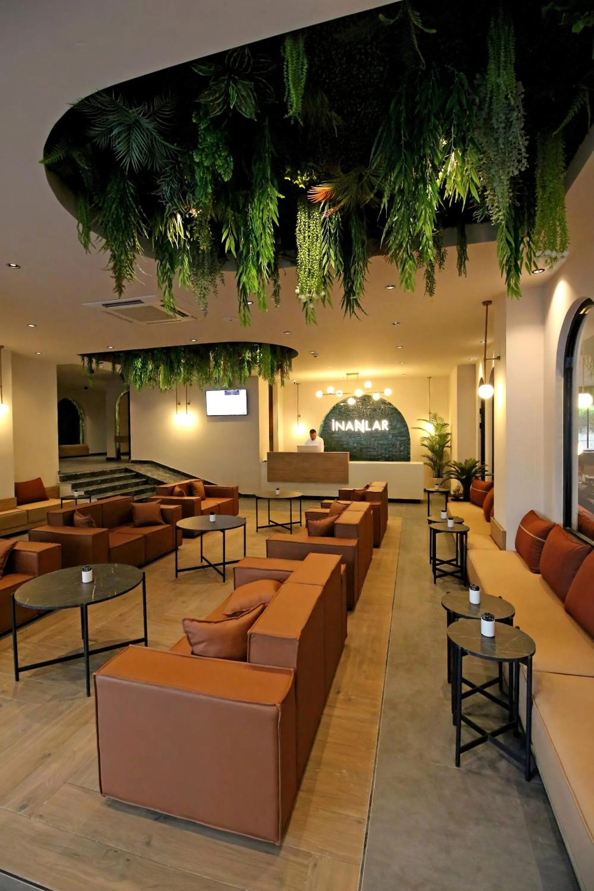 Communal lounge/ TV room in İnanlar City Hotel