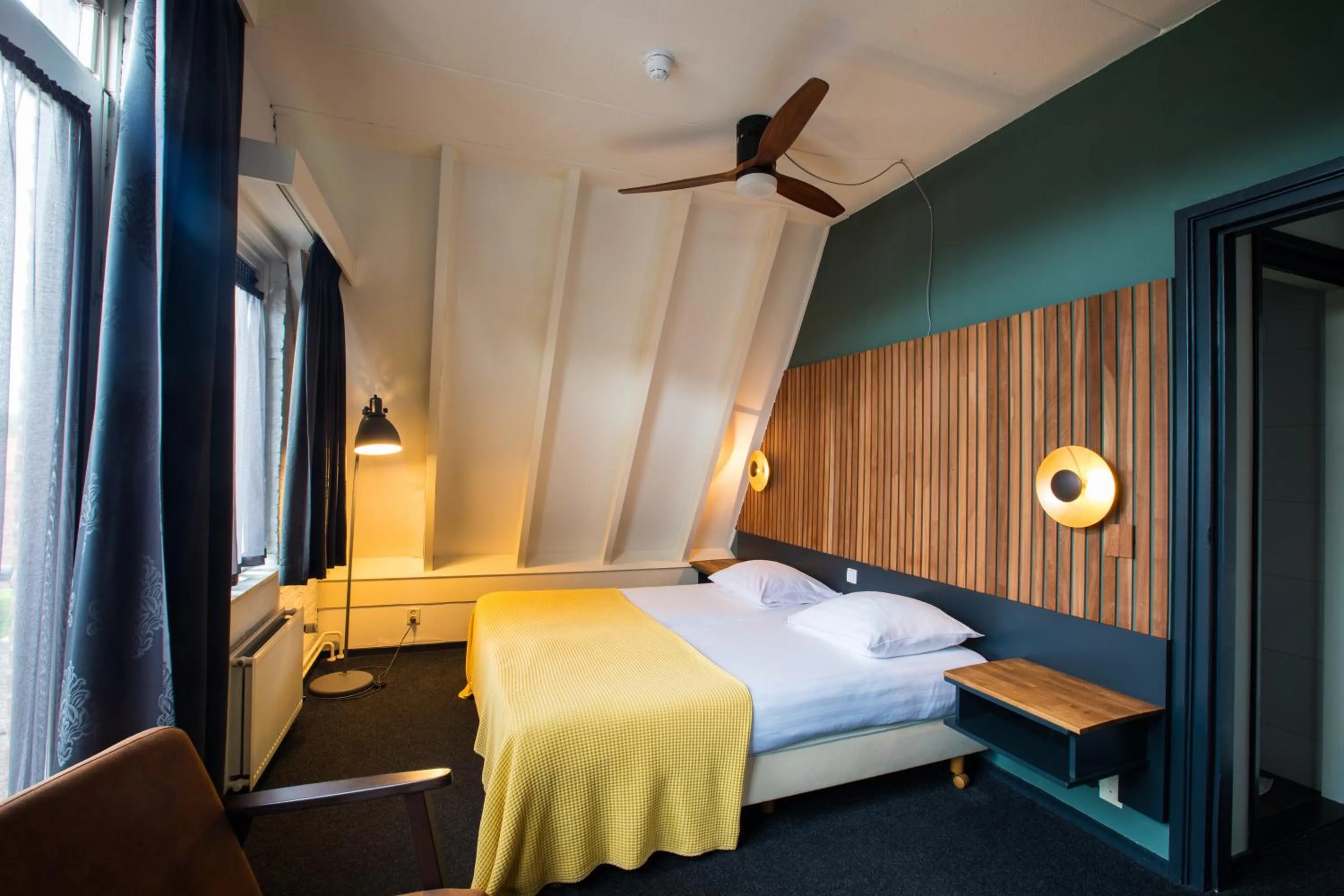 Bed in Hotel Café Restaurant De Posthoorn