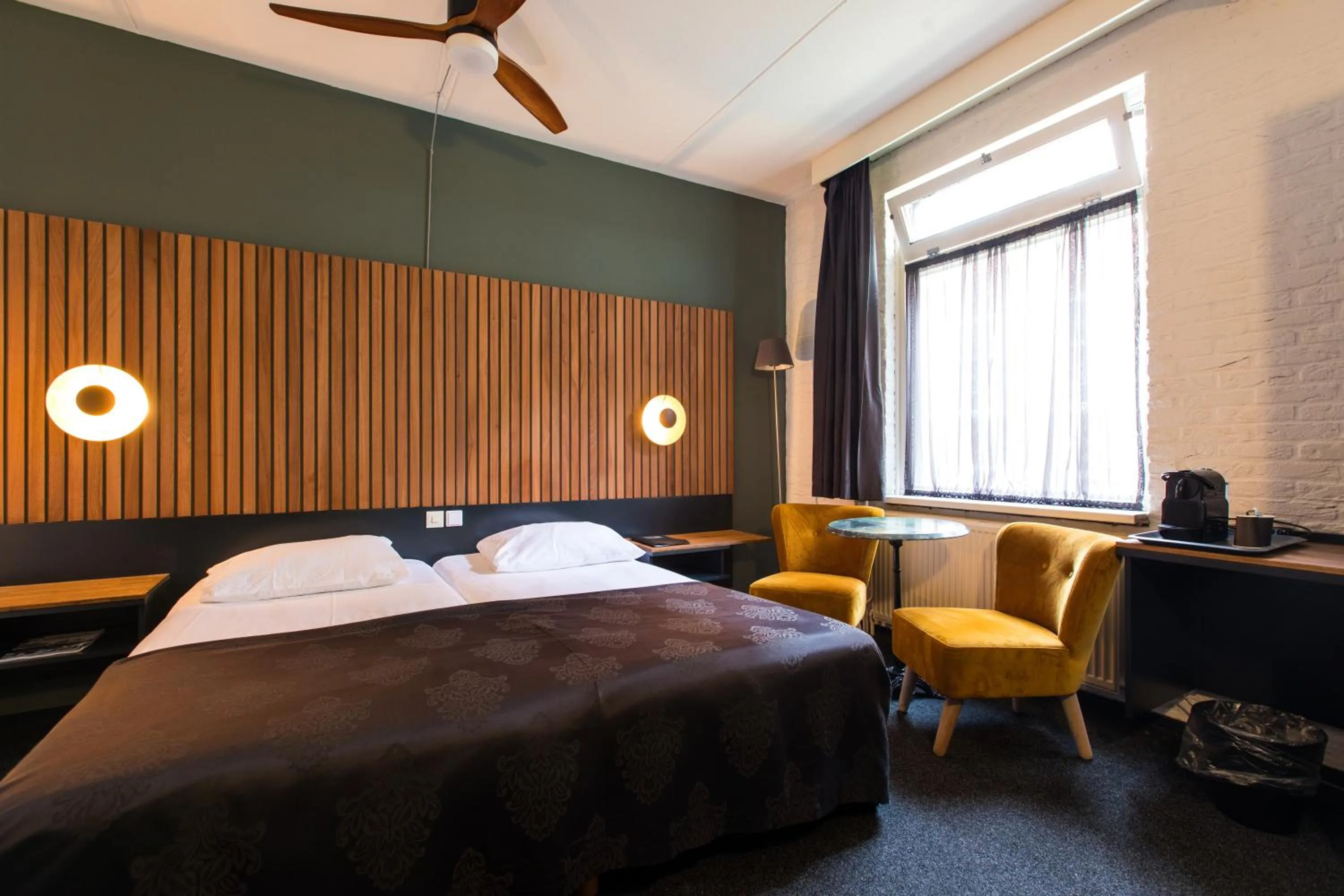 Bed in Hotel Café Restaurant De Posthoorn