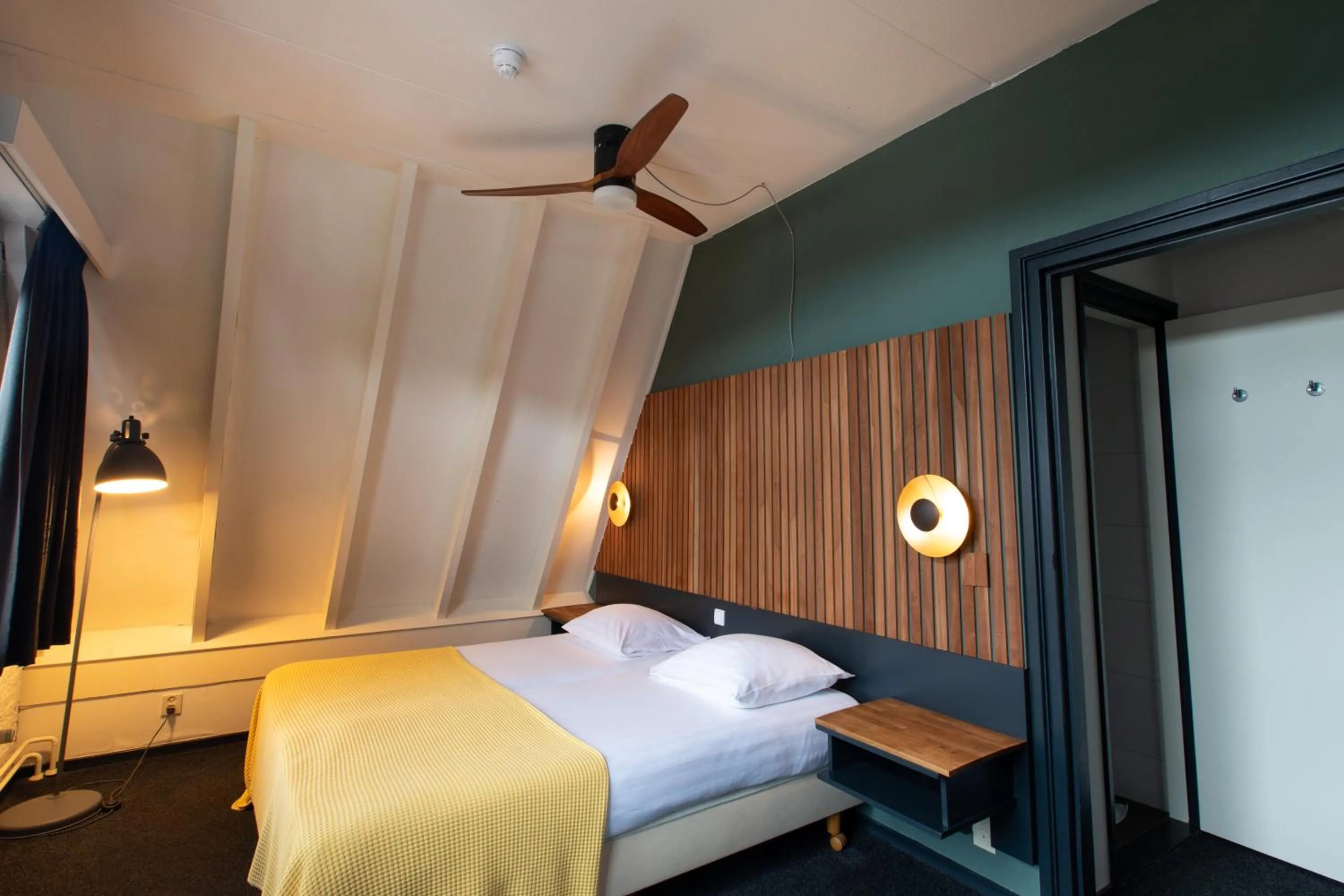 Bed in Hotel Café Restaurant De Posthoorn