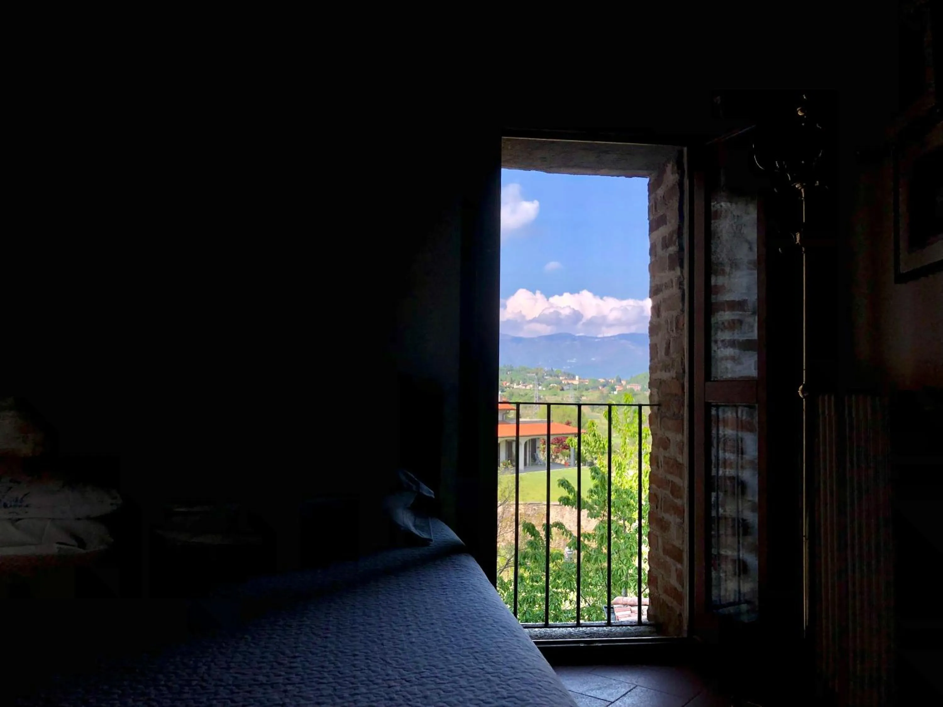 Mountain view, Bed in Castello di Cernusco Lombardone