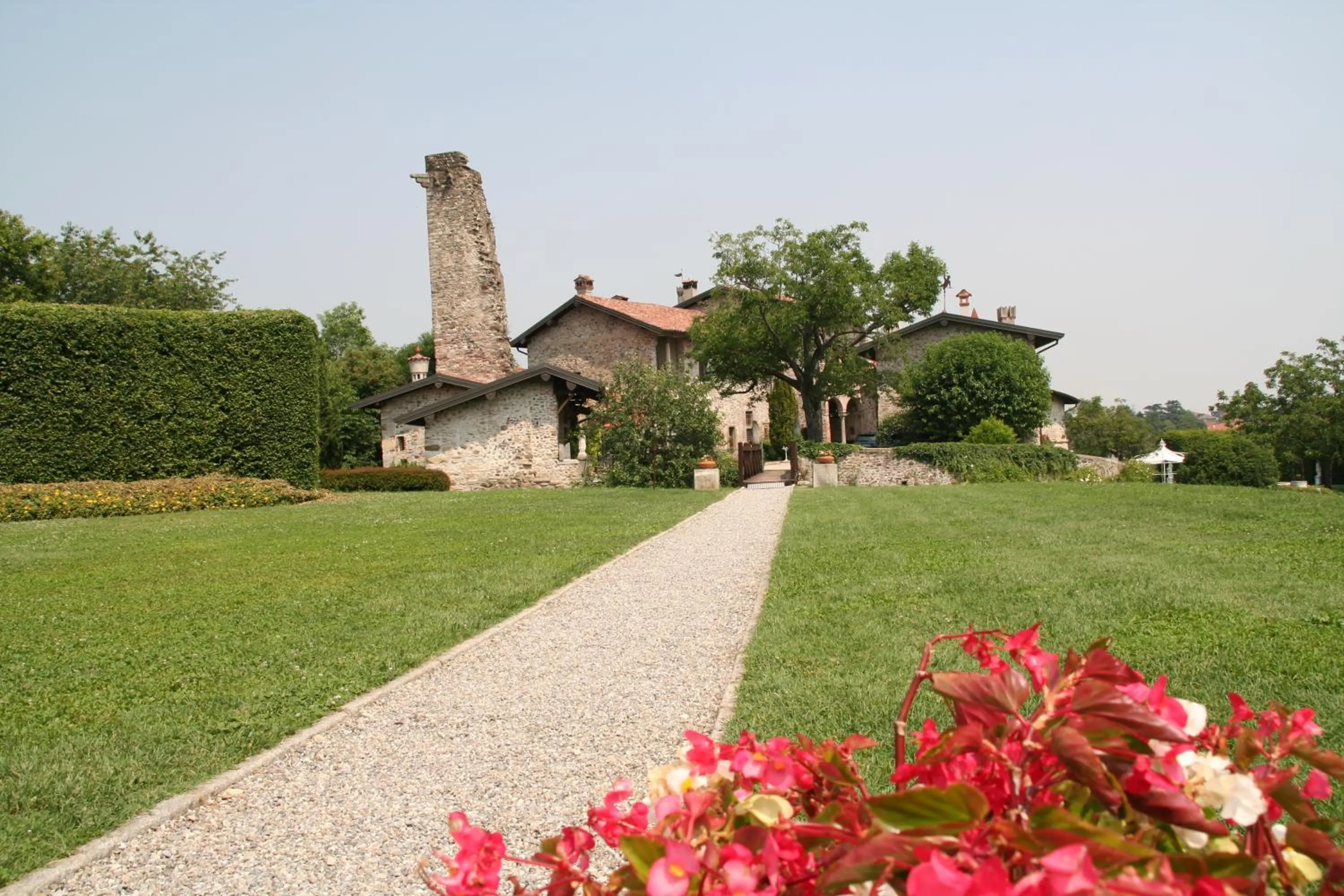 Property building in Castello di Cernusco Lombardone