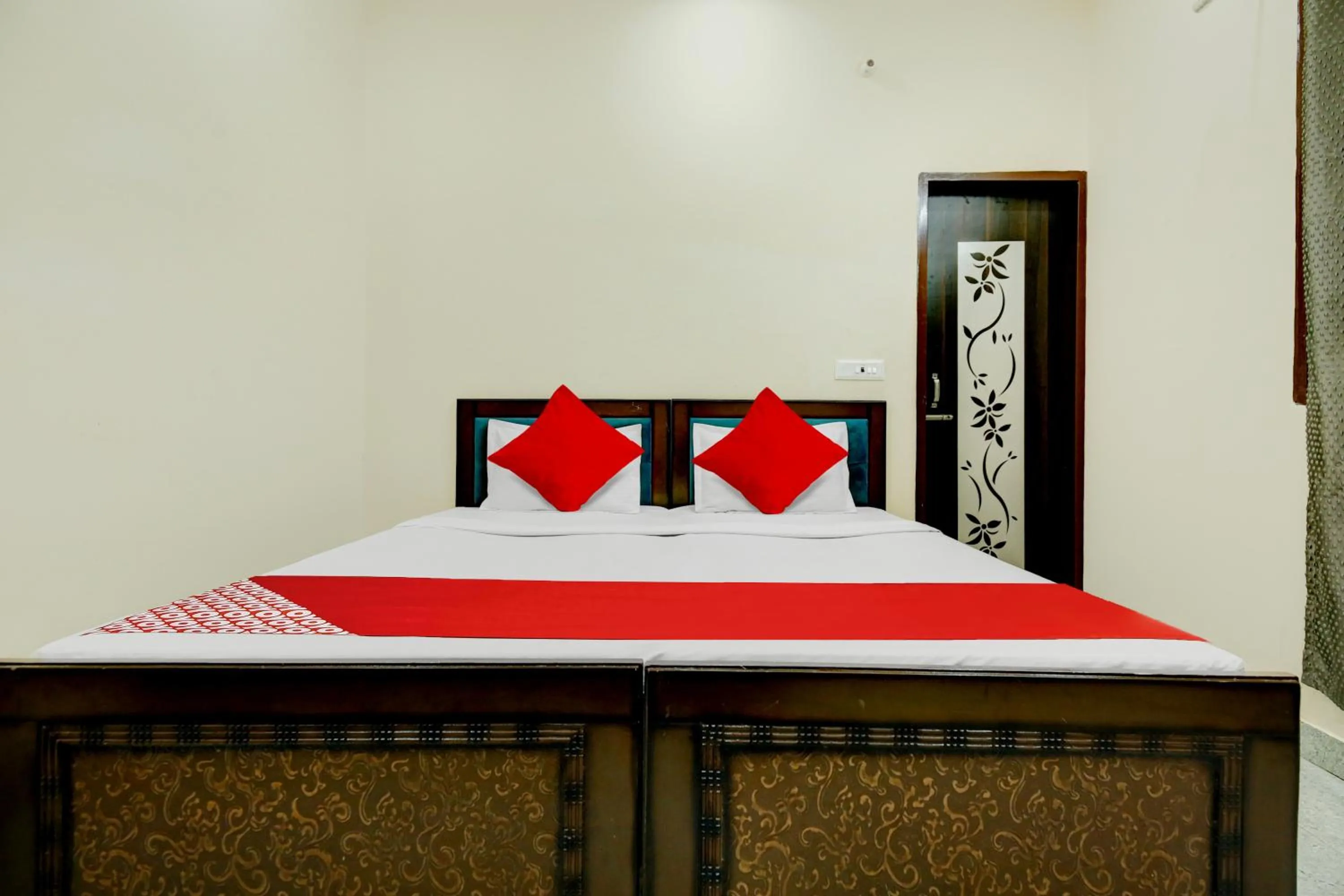 Bedroom, Bed in Flagship Hotel Classic