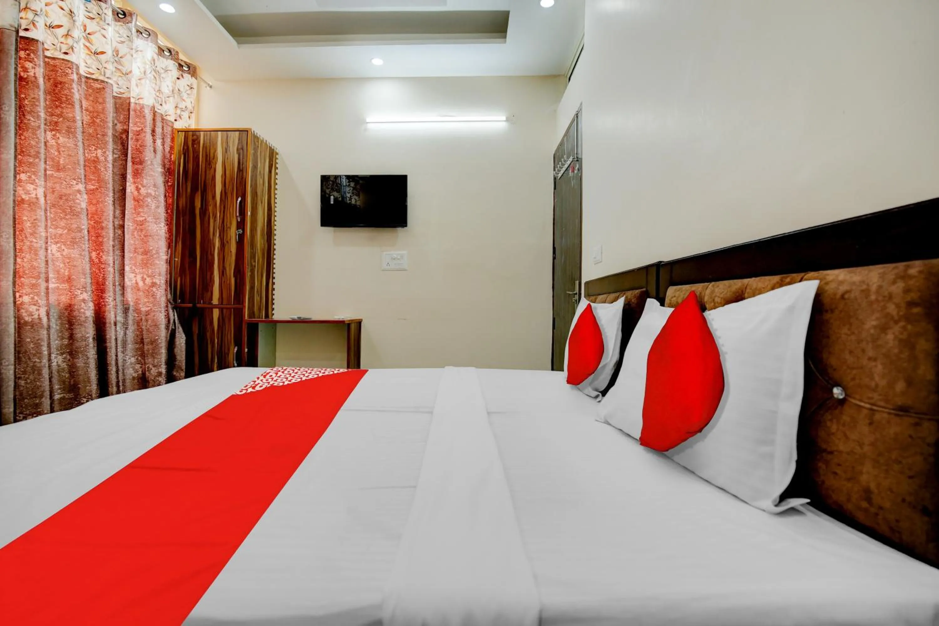 Bedroom, Bed in Flagship Hotel Classic